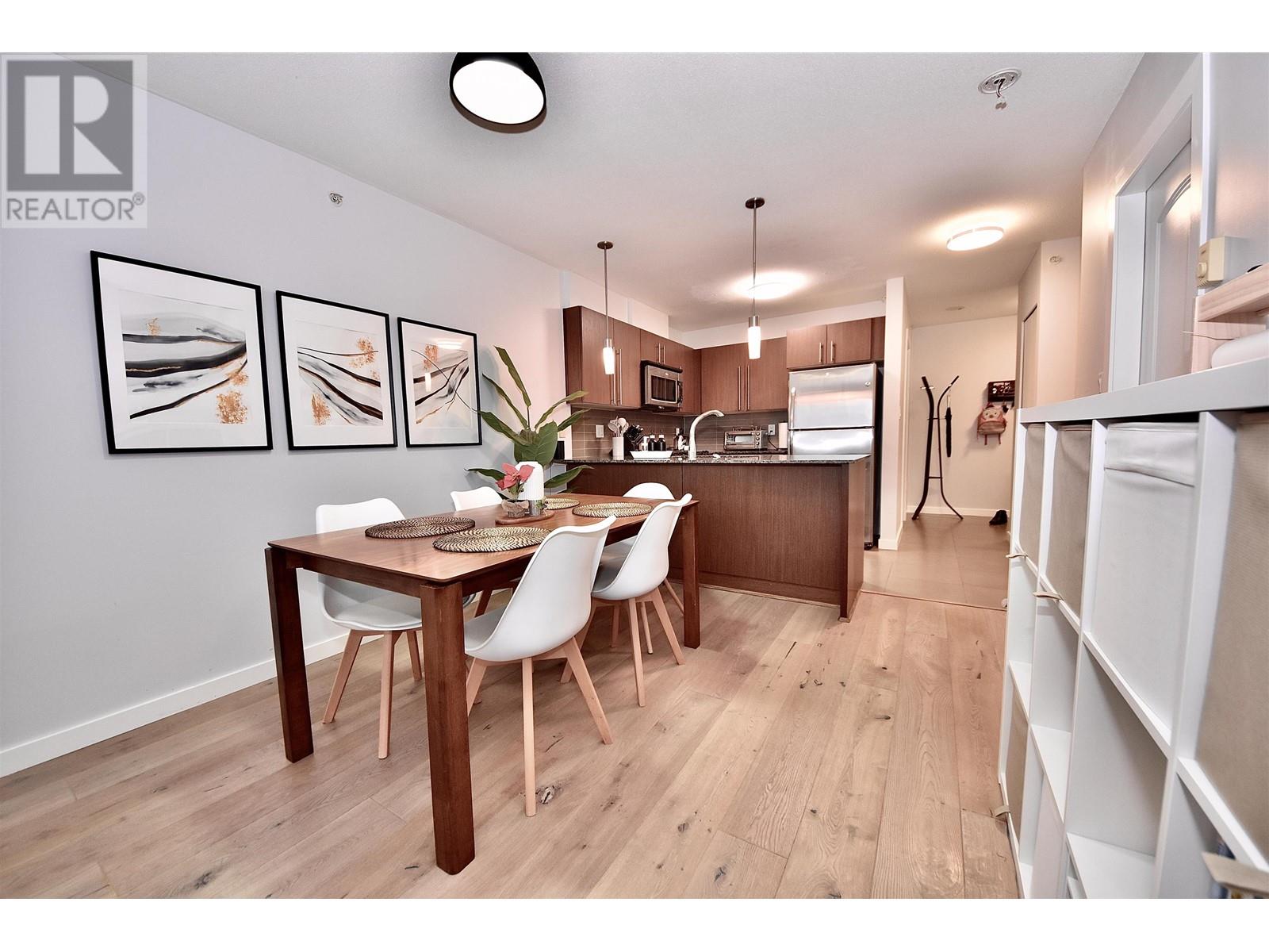 Listing Picture 7 of 28 : 2008 4888 BRENTWOOD DRIVE, Burnaby / 本拿比 - 魯藝地產 Yvonne Lu Group - MLS Medallion Club Member