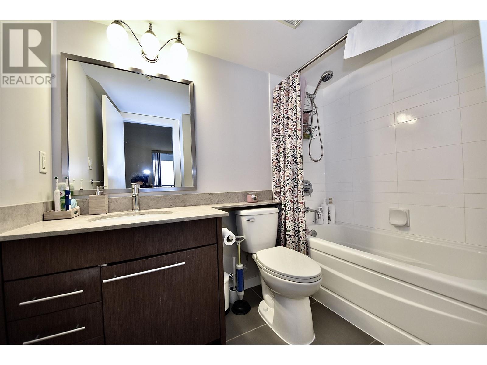 Listing Picture 15 of 28 : 2008 4888 BRENTWOOD DRIVE, Burnaby / 本拿比 - 魯藝地產 Yvonne Lu Group - MLS Medallion Club Member