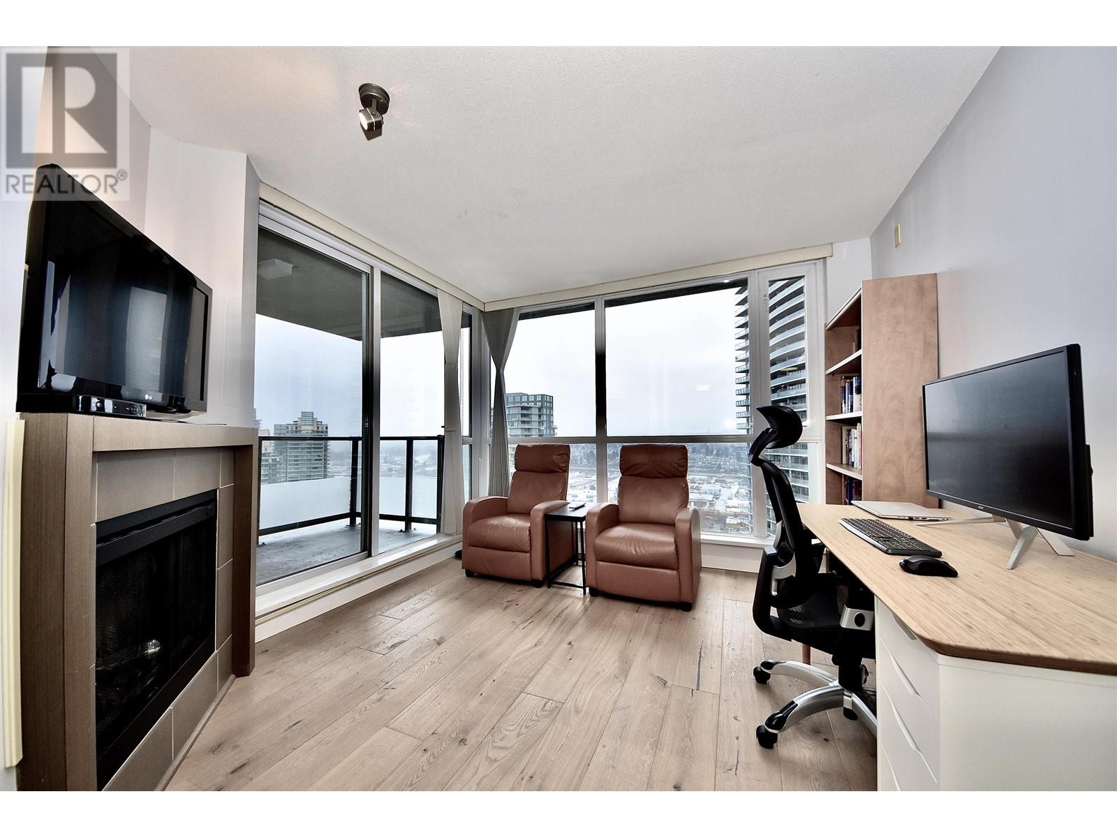 Listing Picture 3 of 28 : 2008 4888 BRENTWOOD DRIVE, Burnaby / 本拿比 - 魯藝地產 Yvonne Lu Group - MLS Medallion Club Member