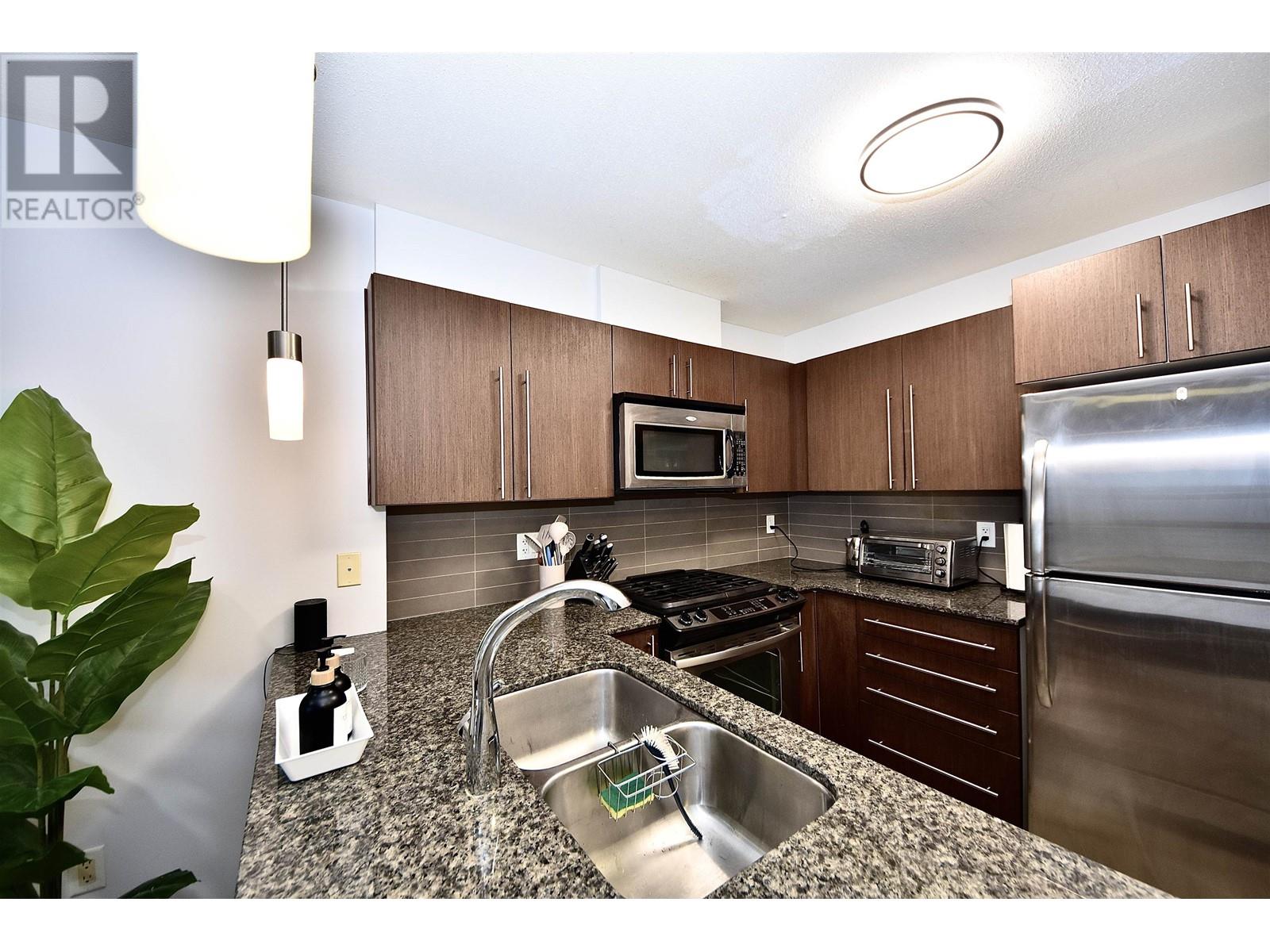 Listing Picture 6 of 28 : 2008 4888 BRENTWOOD DRIVE, Burnaby / 本拿比 - 魯藝地產 Yvonne Lu Group - MLS Medallion Club Member