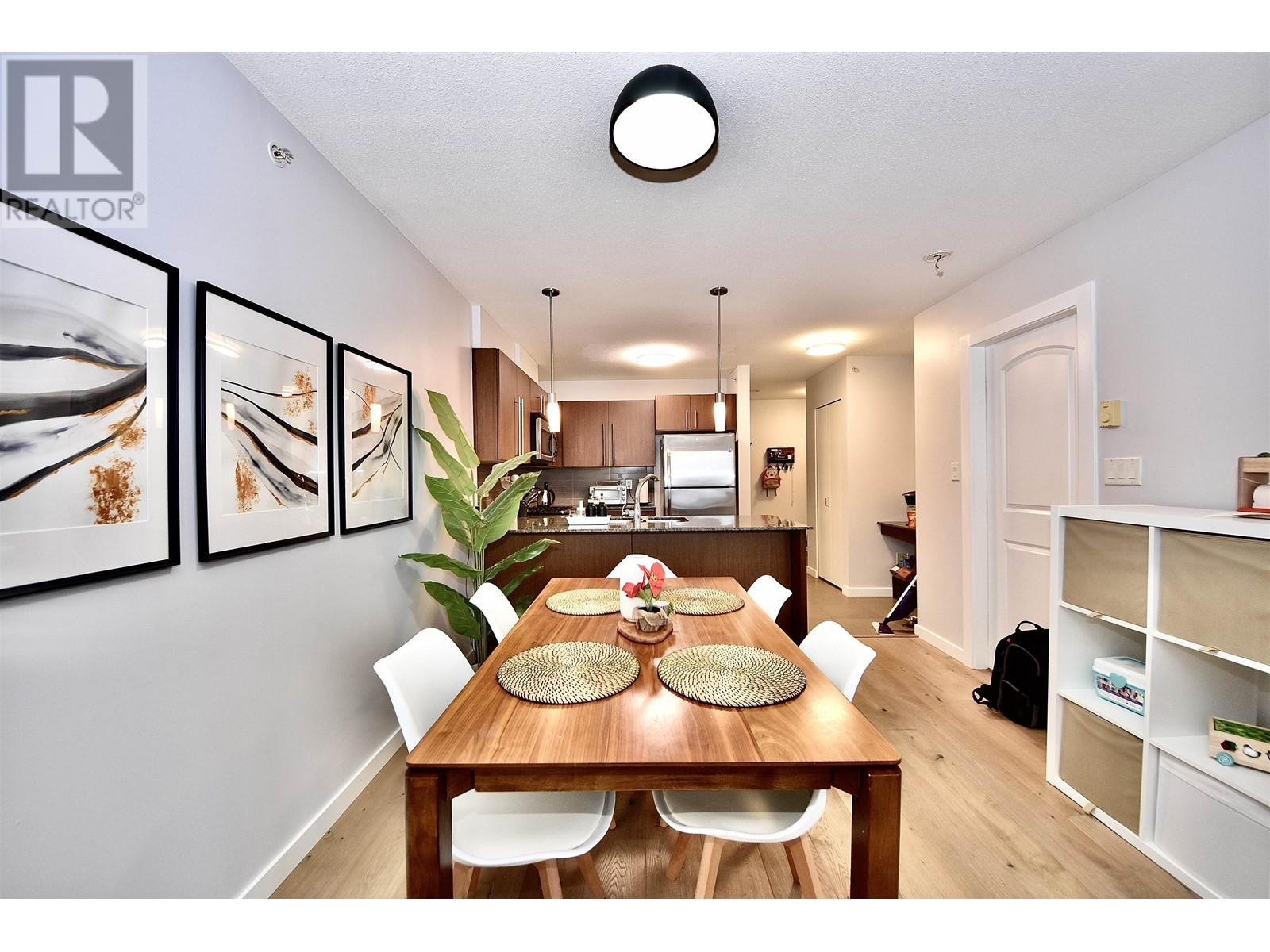 Listing Picture 8 of 28 : 2008 4888 BRENTWOOD DRIVE, Burnaby / 本拿比 - 魯藝地產 Yvonne Lu Group - MLS Medallion Club Member