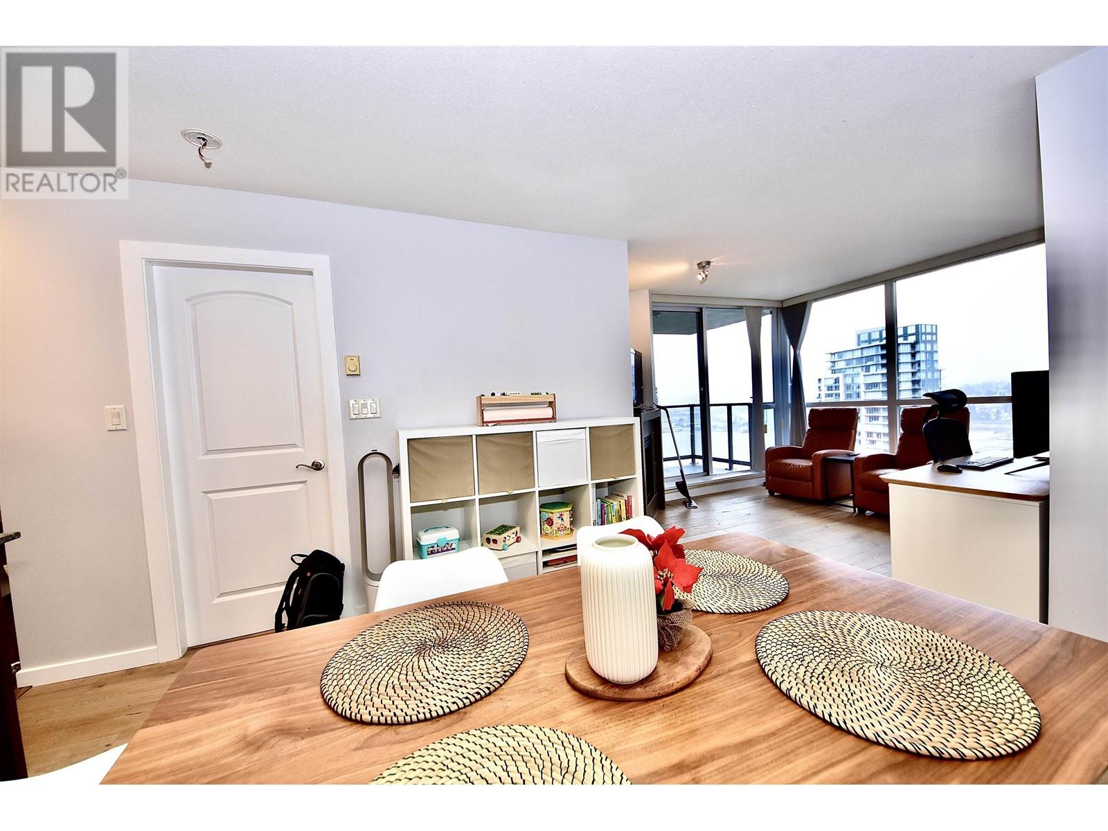 Listing Picture 12 of 28 : 2008 4888 BRENTWOOD DRIVE, Burnaby / 本拿比 - 魯藝地產 Yvonne Lu Group - MLS Medallion Club Member
