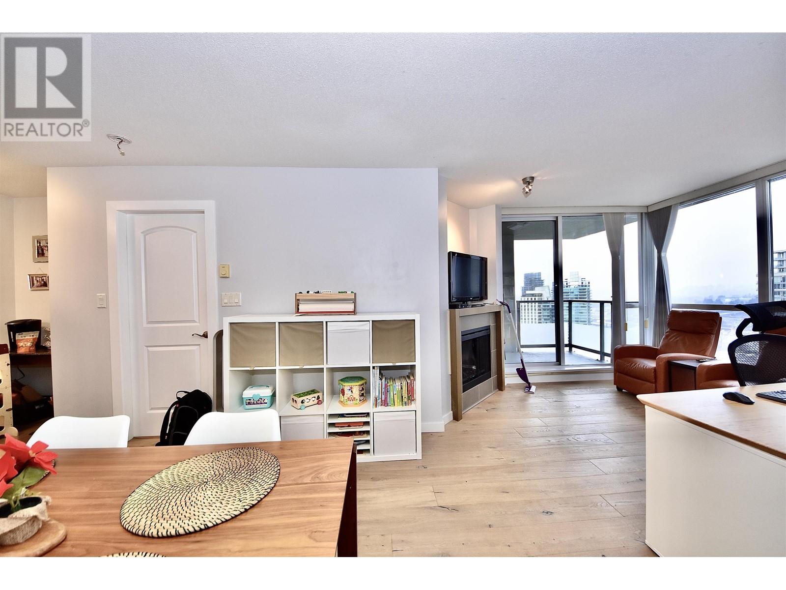 Listing Picture 11 of 28 : 2008 4888 BRENTWOOD DRIVE, Burnaby / 本拿比 - 魯藝地產 Yvonne Lu Group - MLS Medallion Club Member