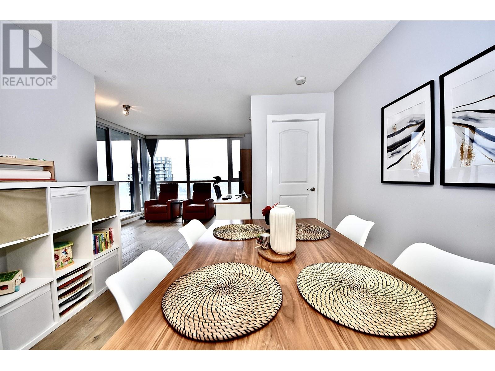Listing Picture 10 of 28 : 2008 4888 BRENTWOOD DRIVE, Burnaby / 本拿比 - 魯藝地產 Yvonne Lu Group - MLS Medallion Club Member