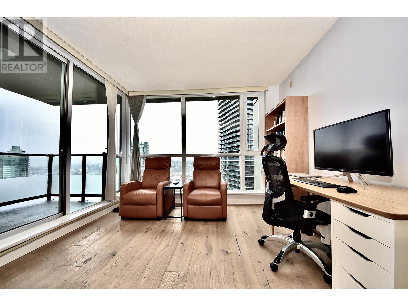 Listing Picture 2 of 28 : 2008 4888 BRENTWOOD DRIVE, Burnaby / 本拿比 - 魯藝地產 Yvonne Lu Group - MLS Medallion Club Member