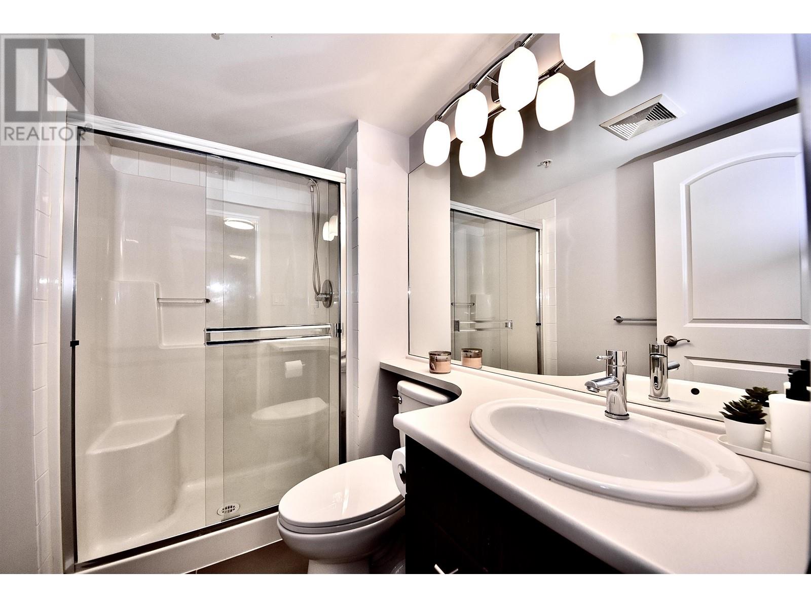 Listing Picture 13 of 28 : 2008 4888 BRENTWOOD DRIVE, Burnaby / 本拿比 - 魯藝地產 Yvonne Lu Group - MLS Medallion Club Member