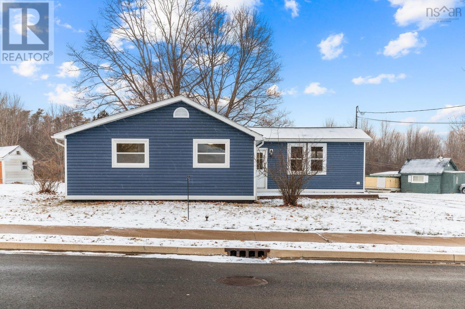 32 School Street, Hantsport, Nova Scotia  B0P 1P0 - Photo 2 - 202501905