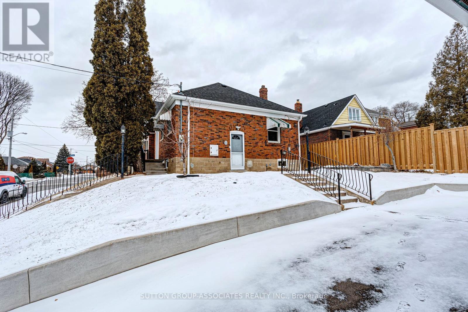 15 Beechborough Avenue, Toronto, Ontario  M6M 1Y8 - Photo 2 - W11946709