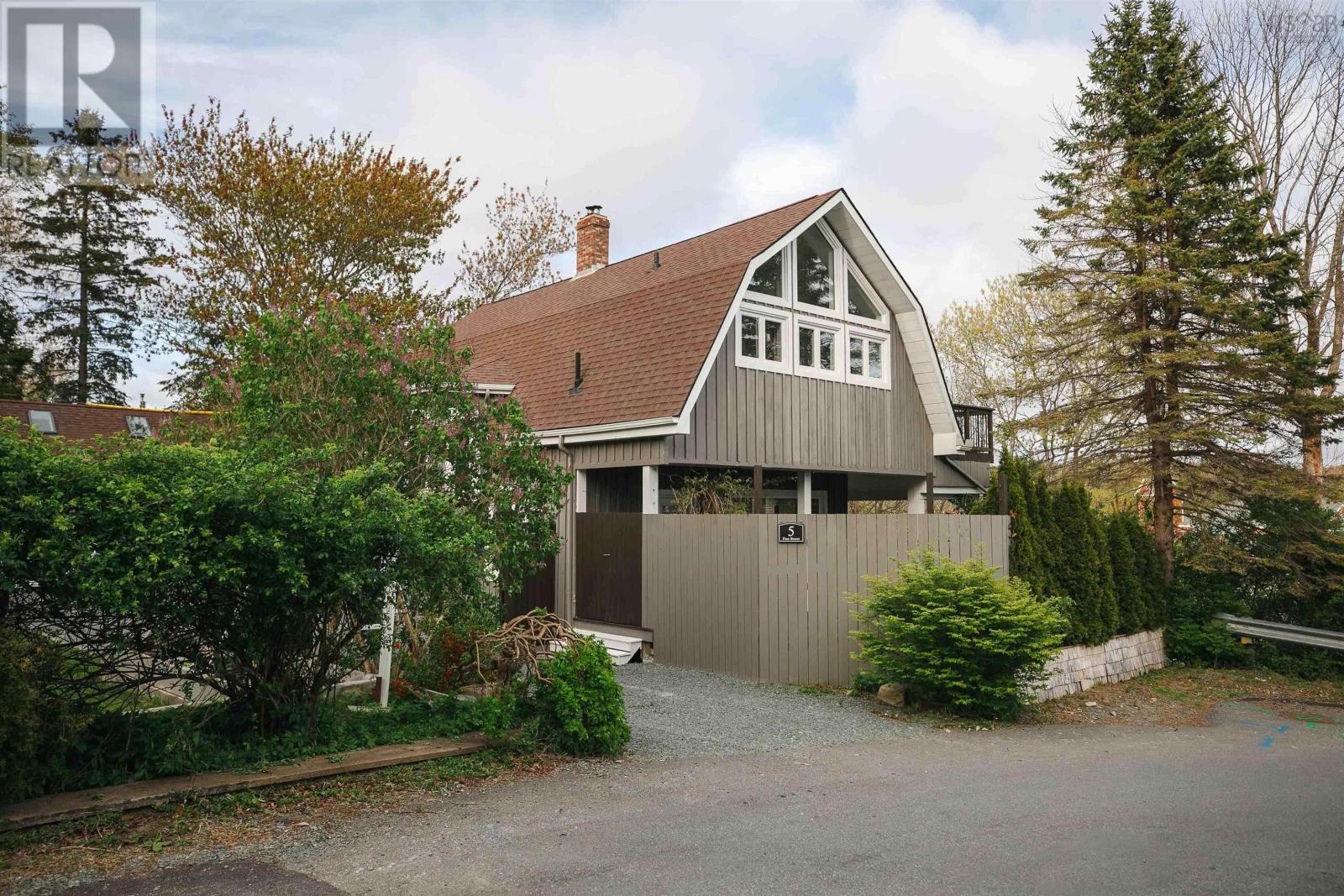 5 Pine Street, Bedford, Nova Scotia  B4A 2A8 - Photo 1 - 202501914