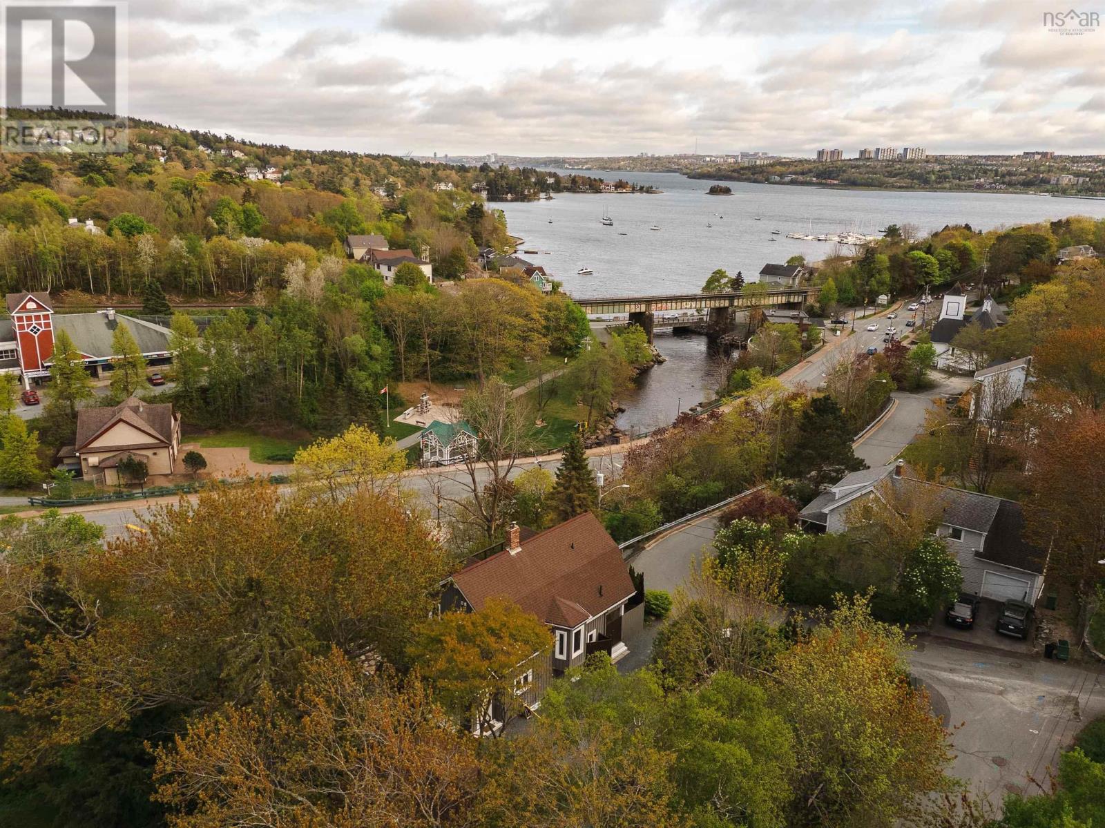 5 Pine Street, Bedford, Nova Scotia  B4A 2A8 - Photo 2 - 202501914