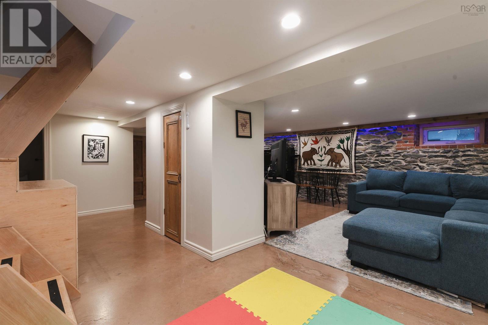 5 Pine Street, Bedford, Nova Scotia  B4A 2A8 - Photo 27 - 202501914