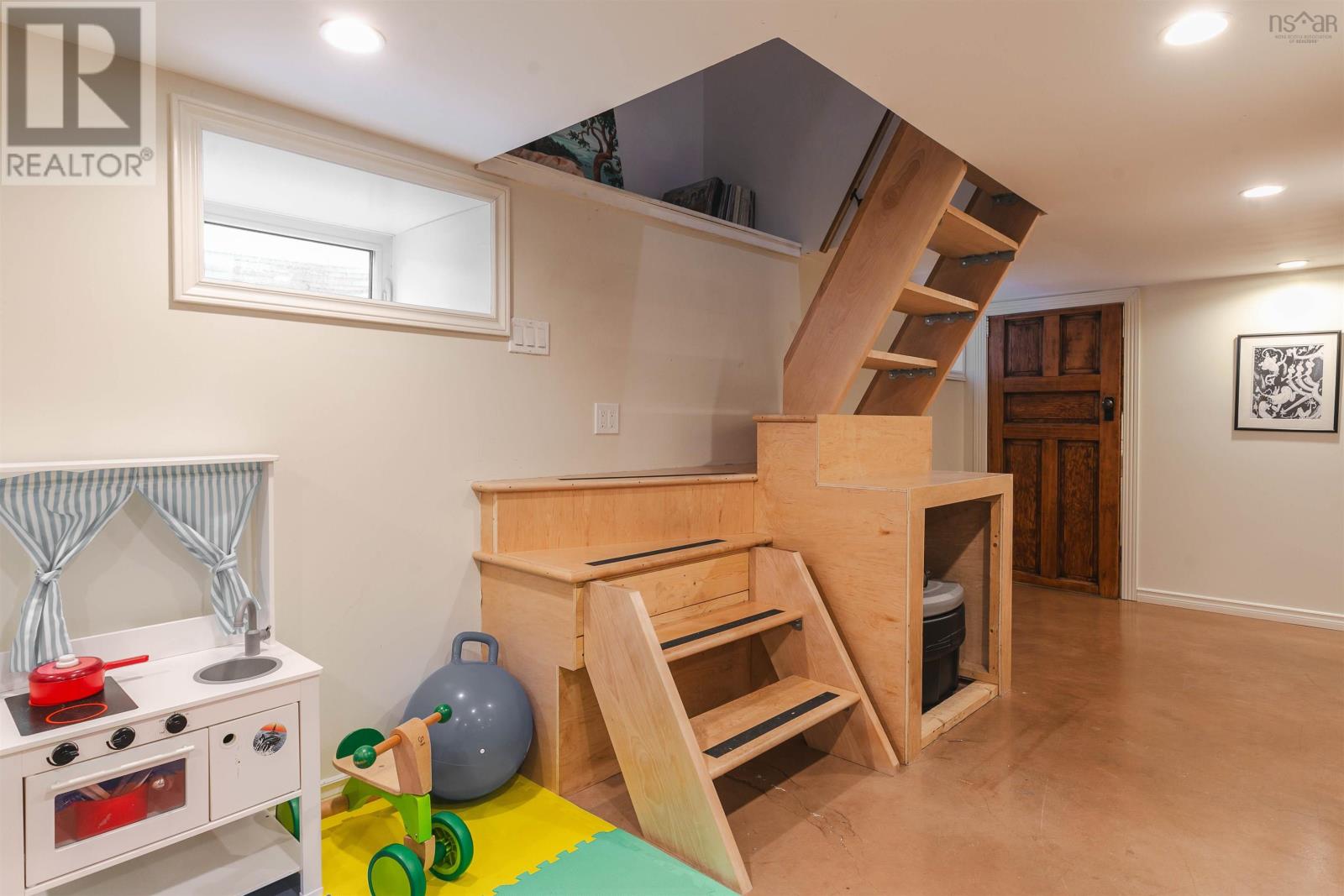 5 Pine Street, Bedford, Nova Scotia  B4A 2A8 - Photo 28 - 202501914