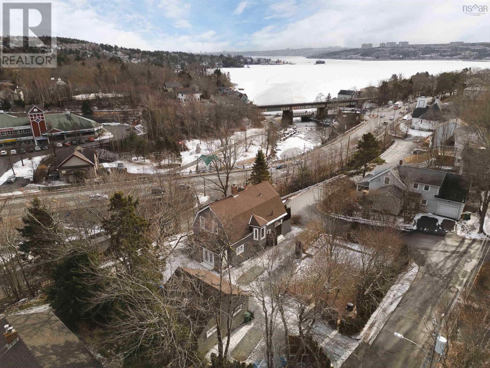 5 Pine Street, Bedford, Nova Scotia  B4A 2A8 - Photo 3 - 202501914