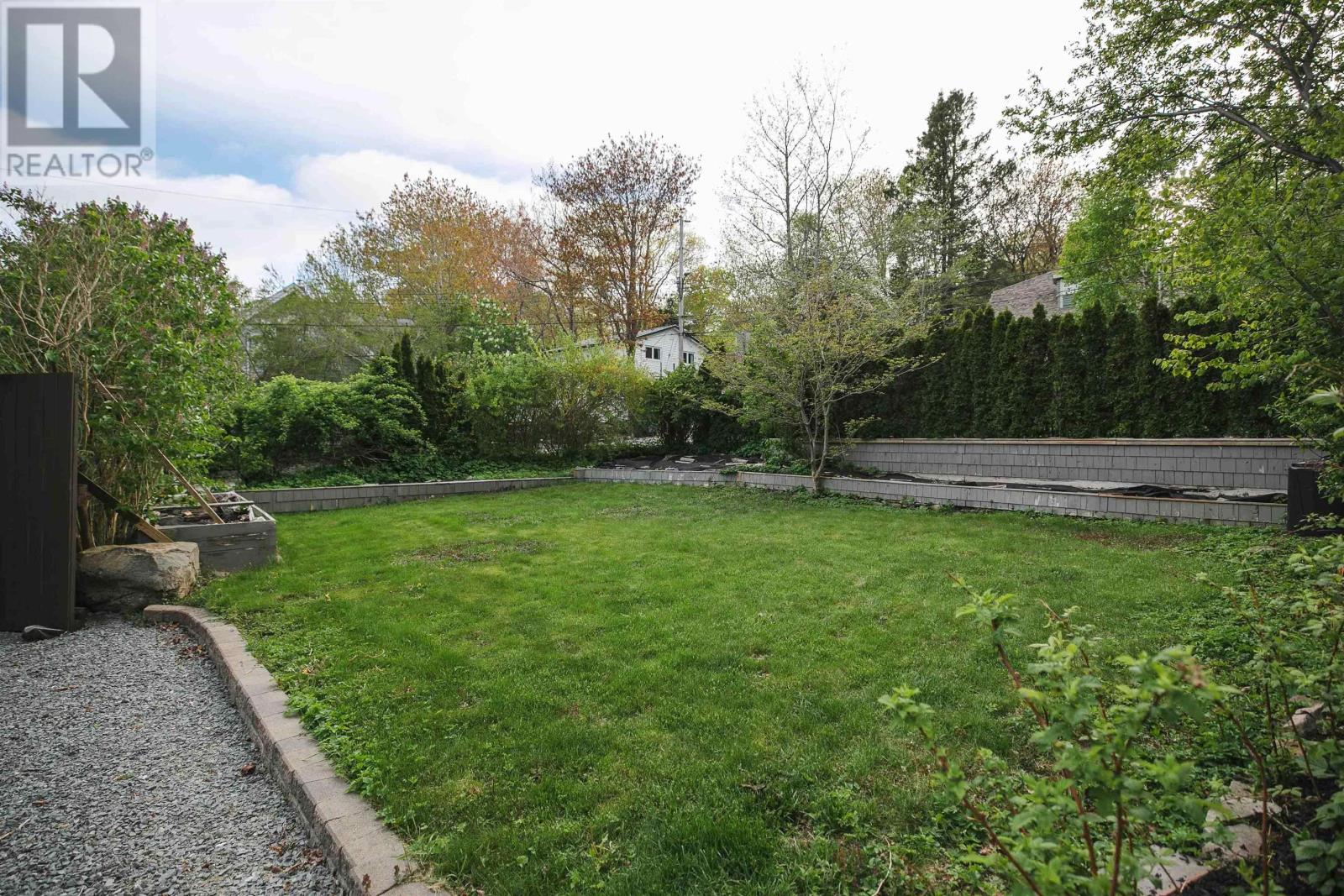 5 Pine Street, Bedford, Nova Scotia  B4A 2A8 - Photo 37 - 202501914