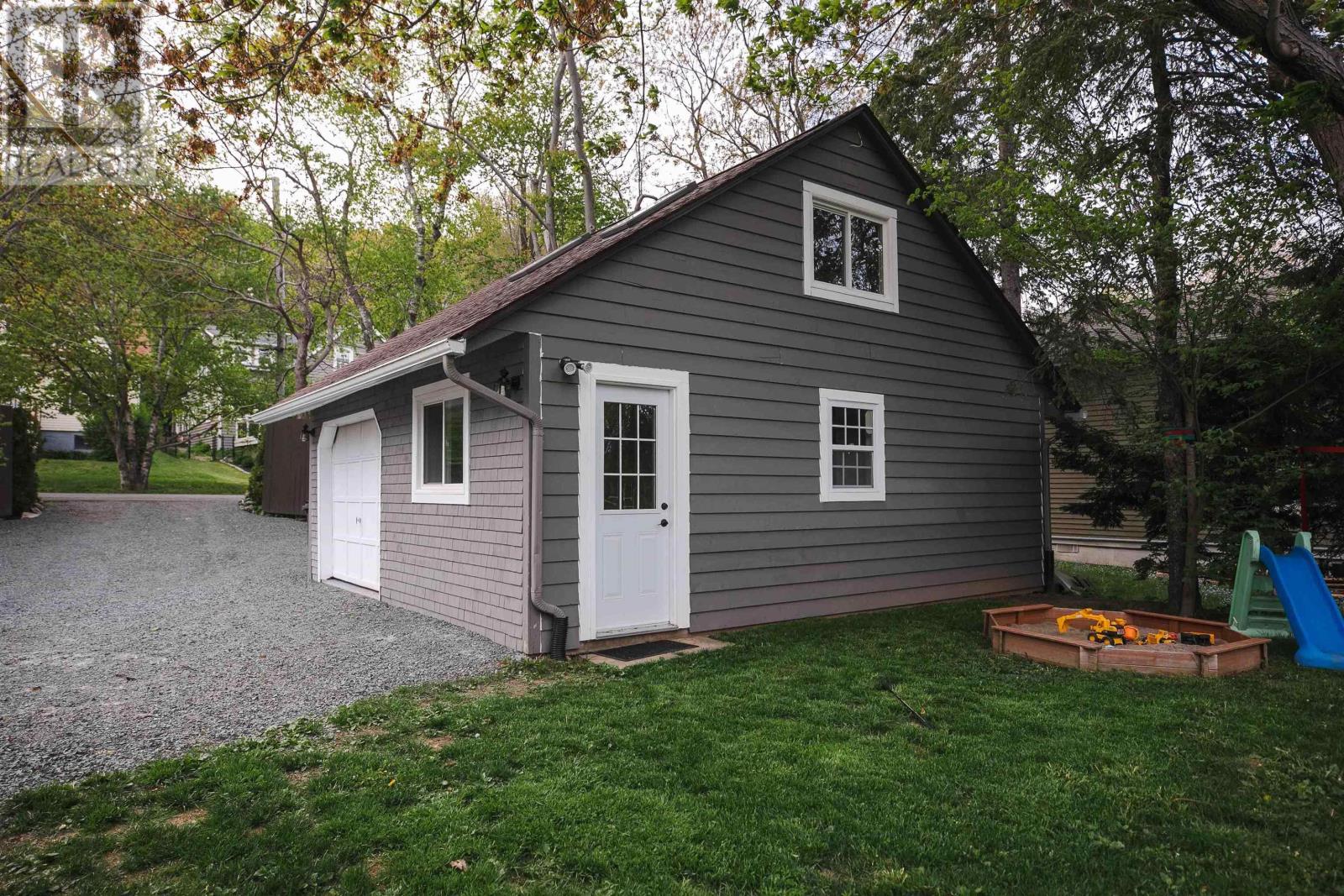 5 Pine Street, Bedford, Nova Scotia  B4A 2A8 - Photo 38 - 202501914