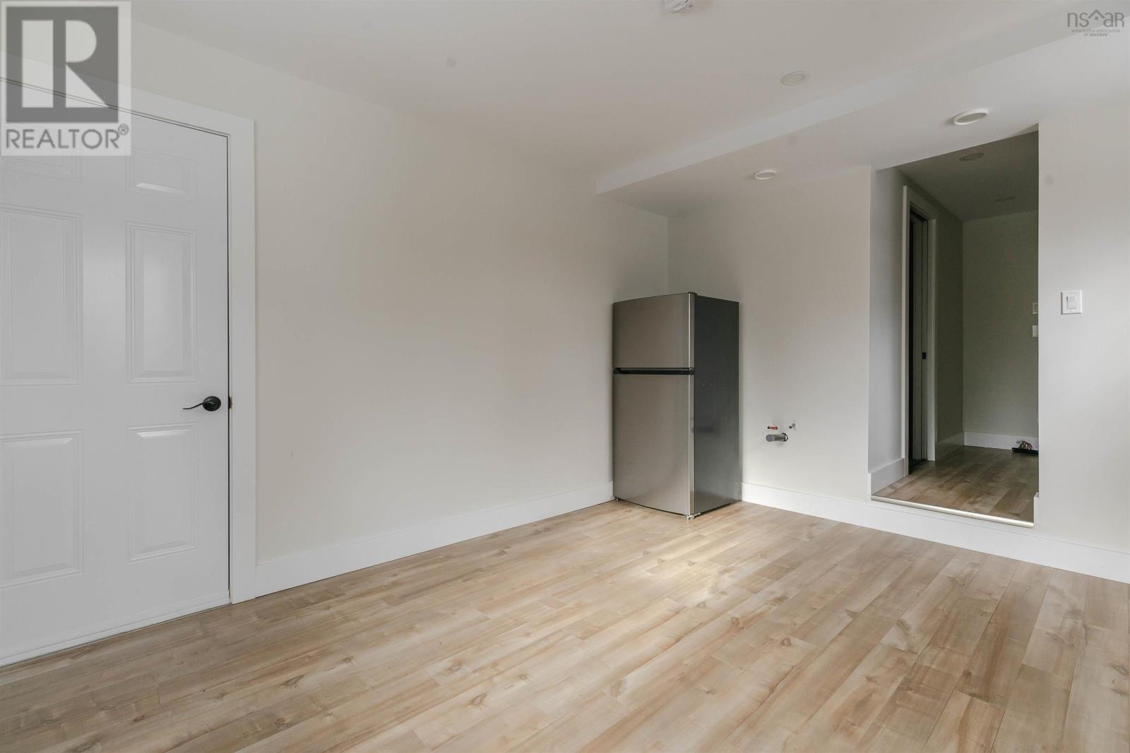 5 Pine Street, Bedford, Nova Scotia  B4A 2A8 - Photo 39 - 202501914