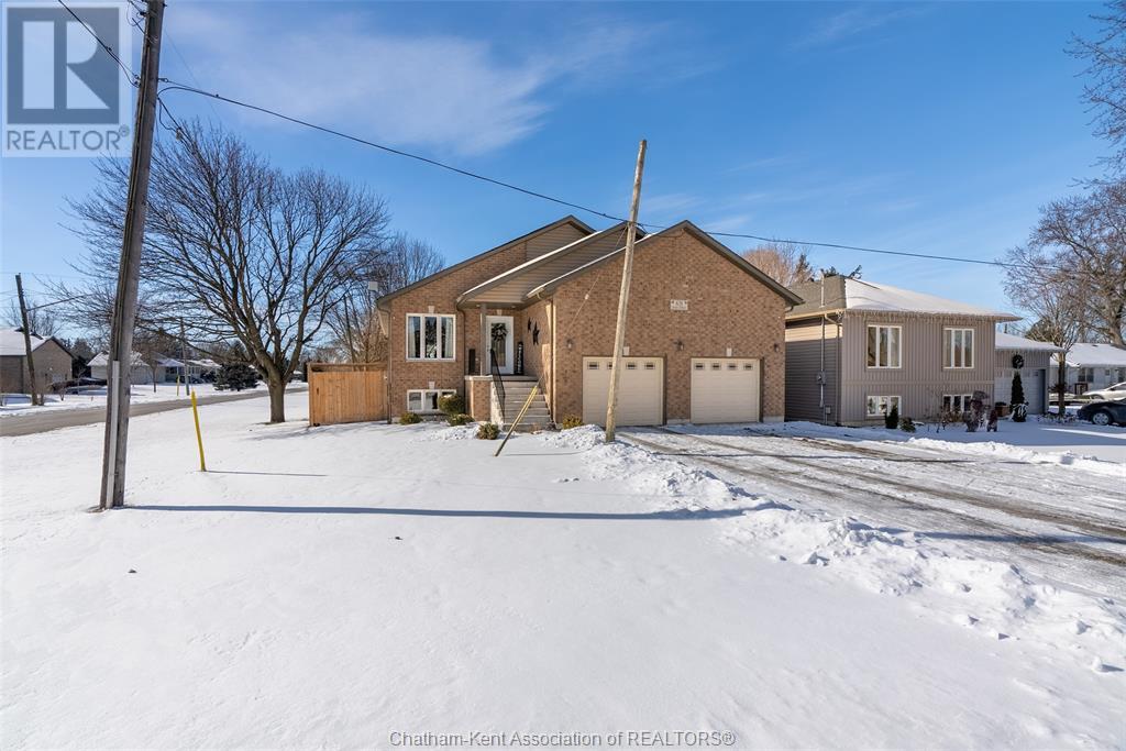 MLS# 25001842: 631 MAIN STREET, Bothwell, Canada