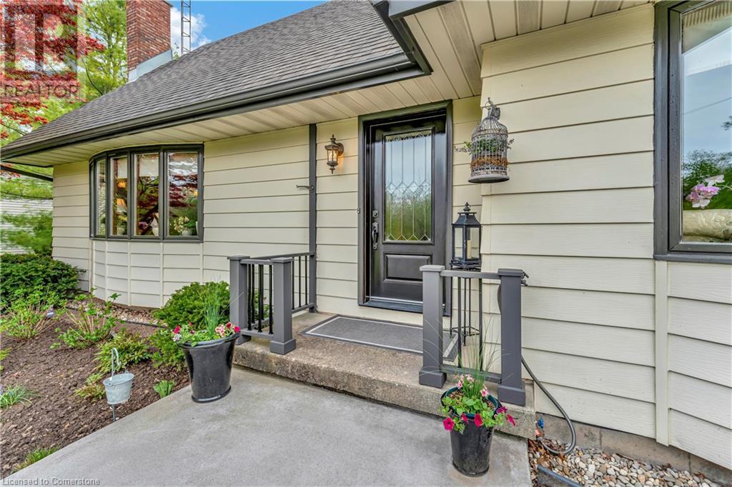 Property at 685 ROBSON Road image 4