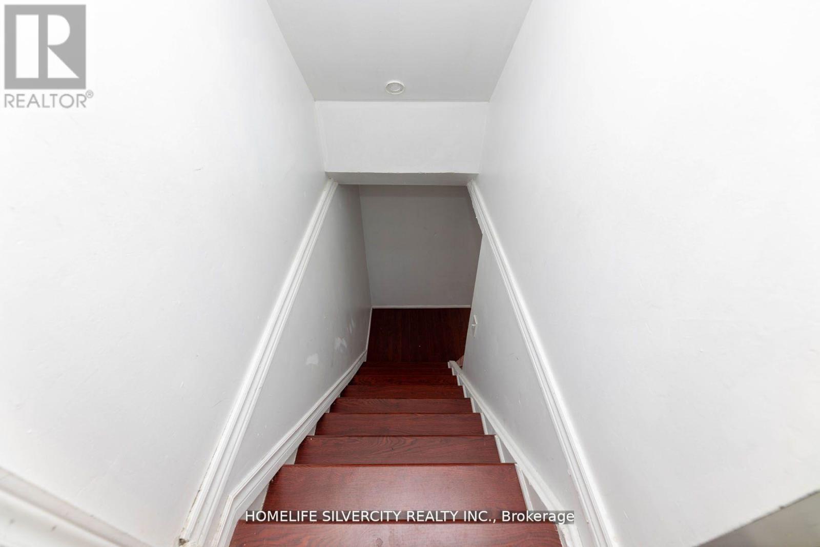 8 Bedford Crescent, Brampton (Avondale), Ontario  L6T 1R4 - Photo 24 - W11947127