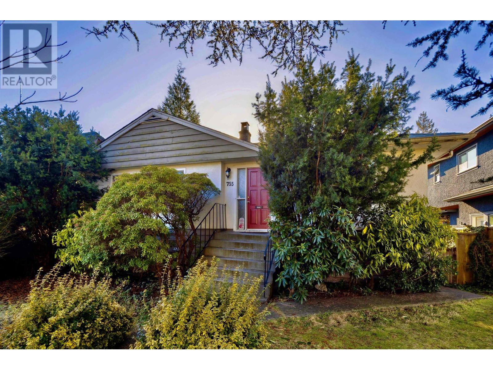 755 E 12th Street, North Vancouver, British Columbia  V7L 2K8 - Photo 2 - R2961767