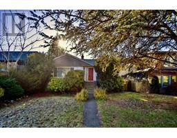 755 E 12TH STREET, North Vancouver, British Columbia