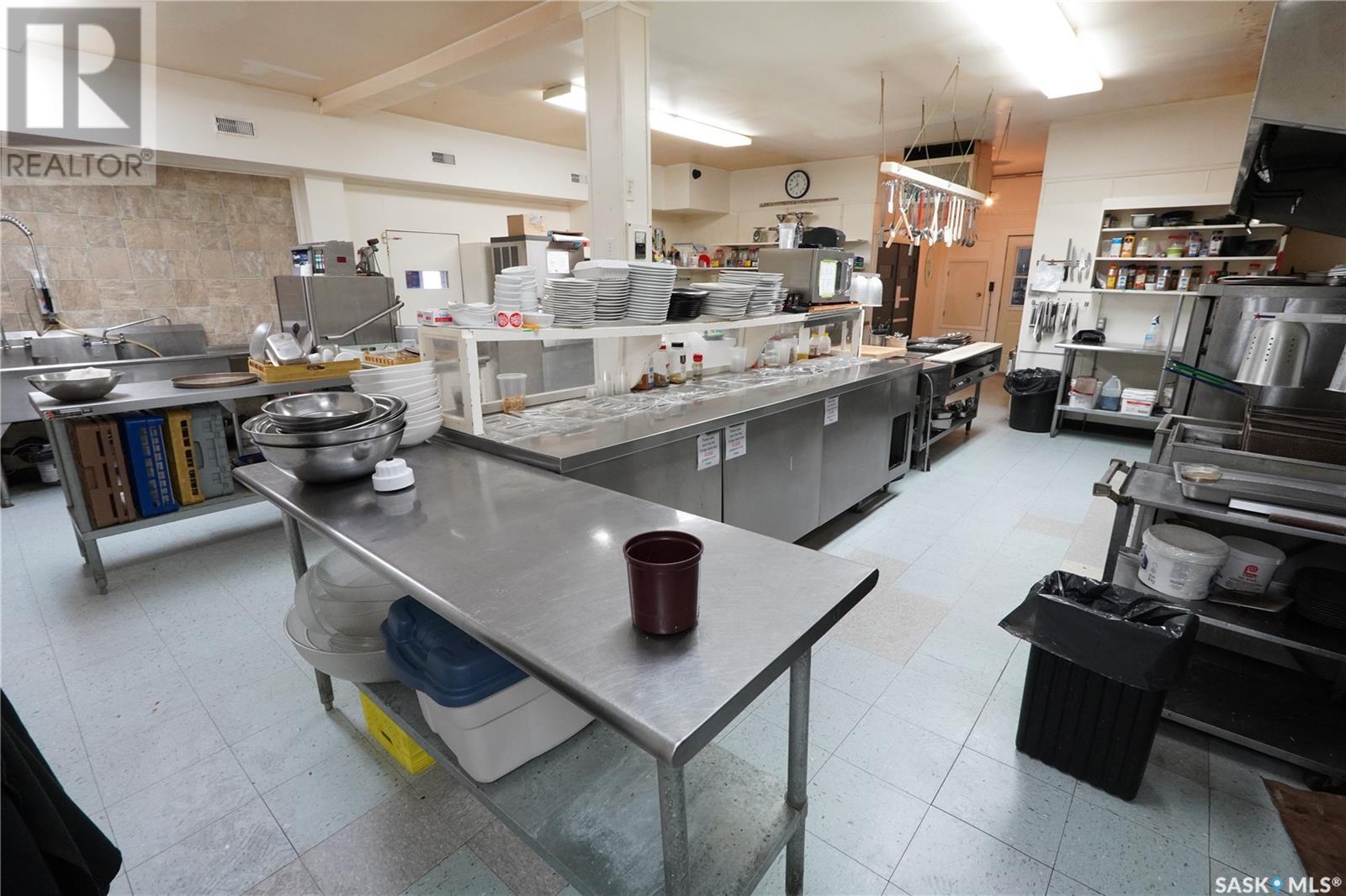 408 Main Street, Gravelbourg, Saskatchewan  S0H 1X0 - Photo 19 - SK993867