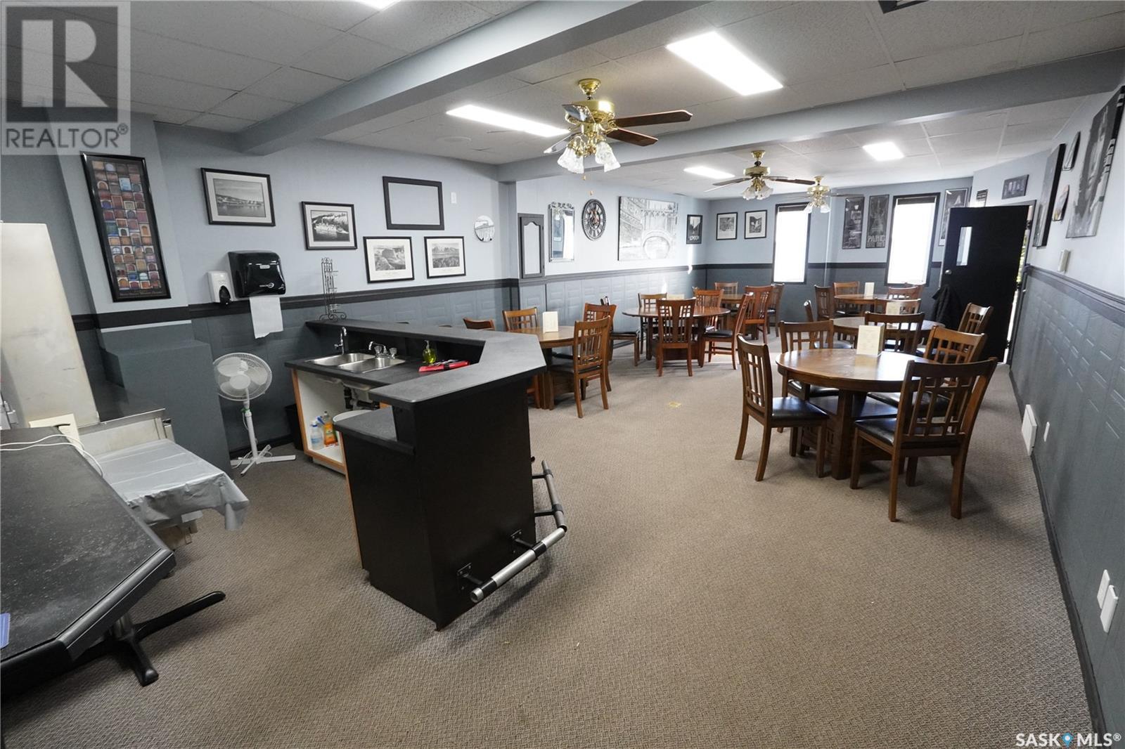 408 Main Street, Gravelbourg, Saskatchewan  S0H 1X0 - Photo 3 - SK993867