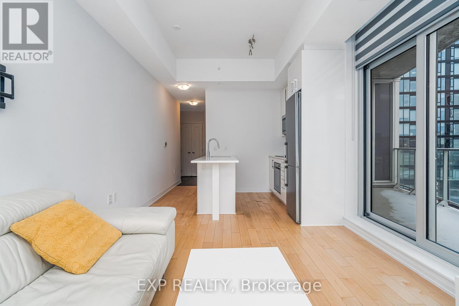 Property at 601 - 805 CARLING AVENUE image 5