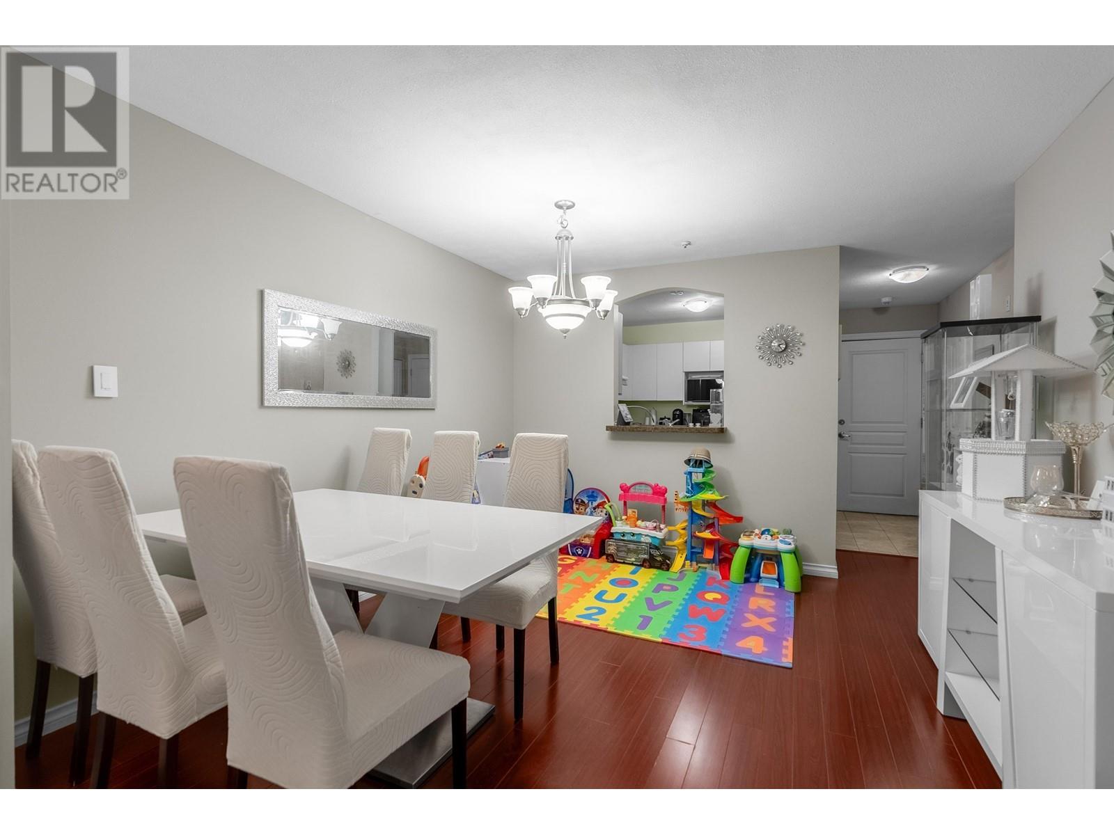 Listing Picture 5 of 25 : 211 8180 JONES ROAD, Richmond / 烈治文 - 魯藝地產 Yvonne Lu Group - MLS Medallion Club Member