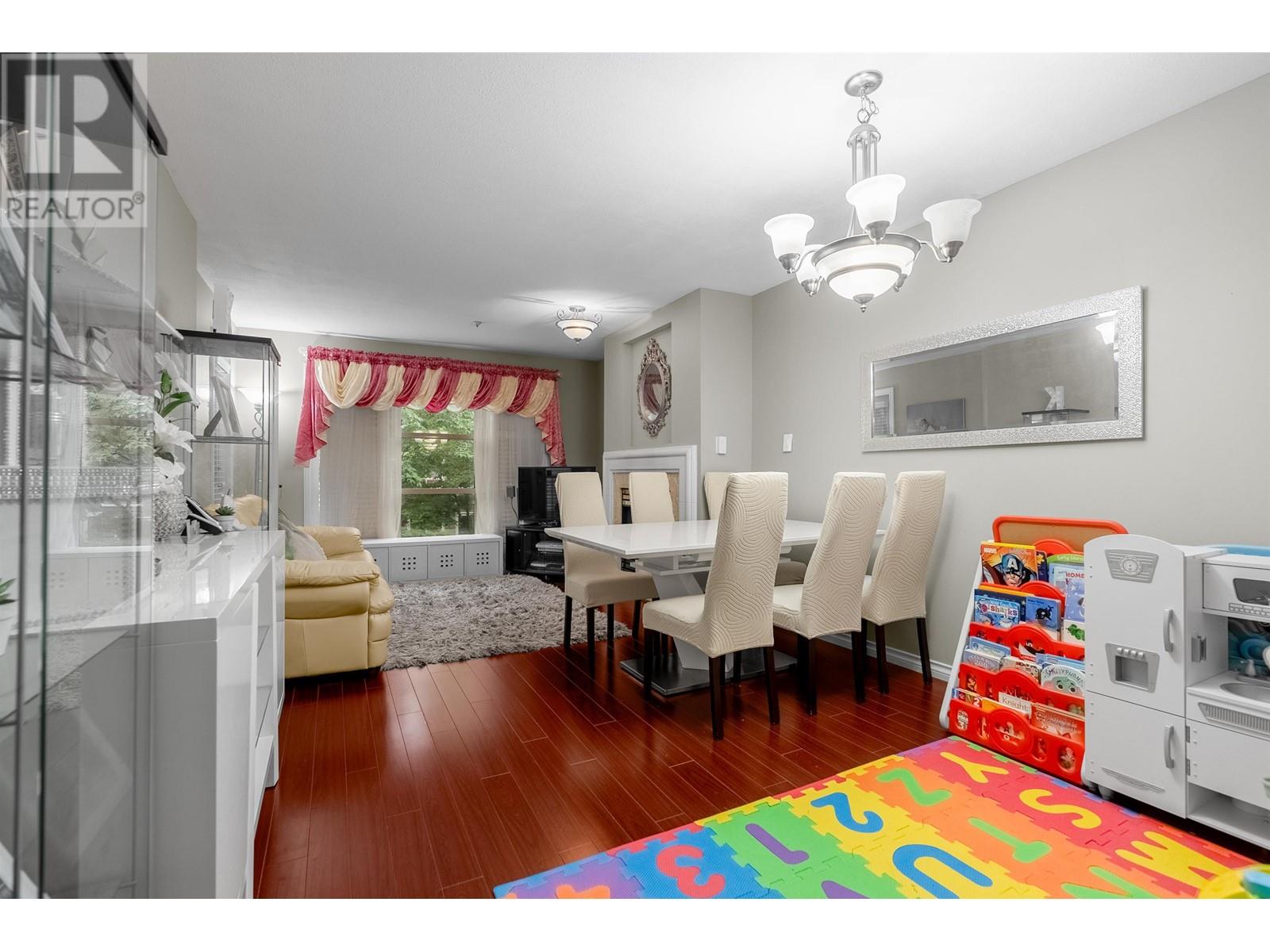 Listing Picture 3 of 25 : 211 8180 JONES ROAD, Richmond / 烈治文 - 魯藝地產 Yvonne Lu Group - MLS Medallion Club Member