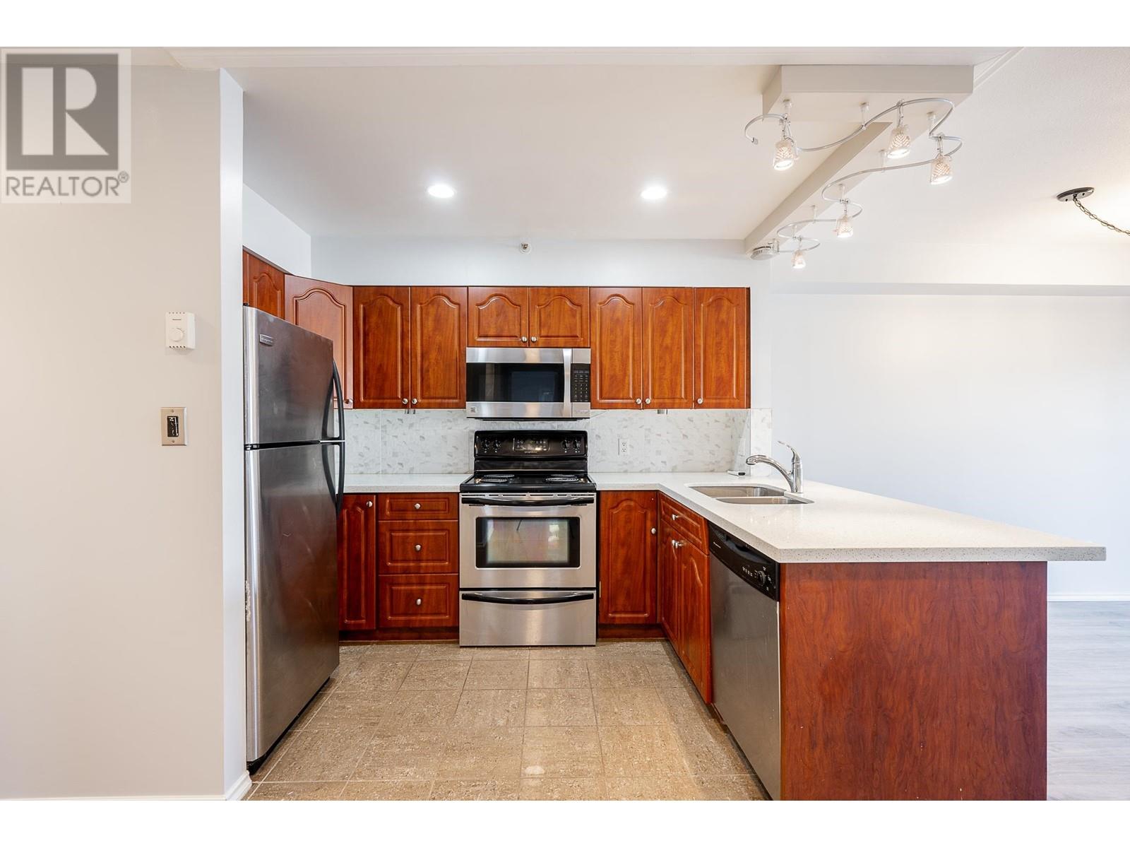 Listing Picture 13 of 38 : 208 633 W 16TH AVENUE, Vancouver / 溫哥華 - 魯藝地產 Yvonne Lu Group - MLS Medallion Club Member