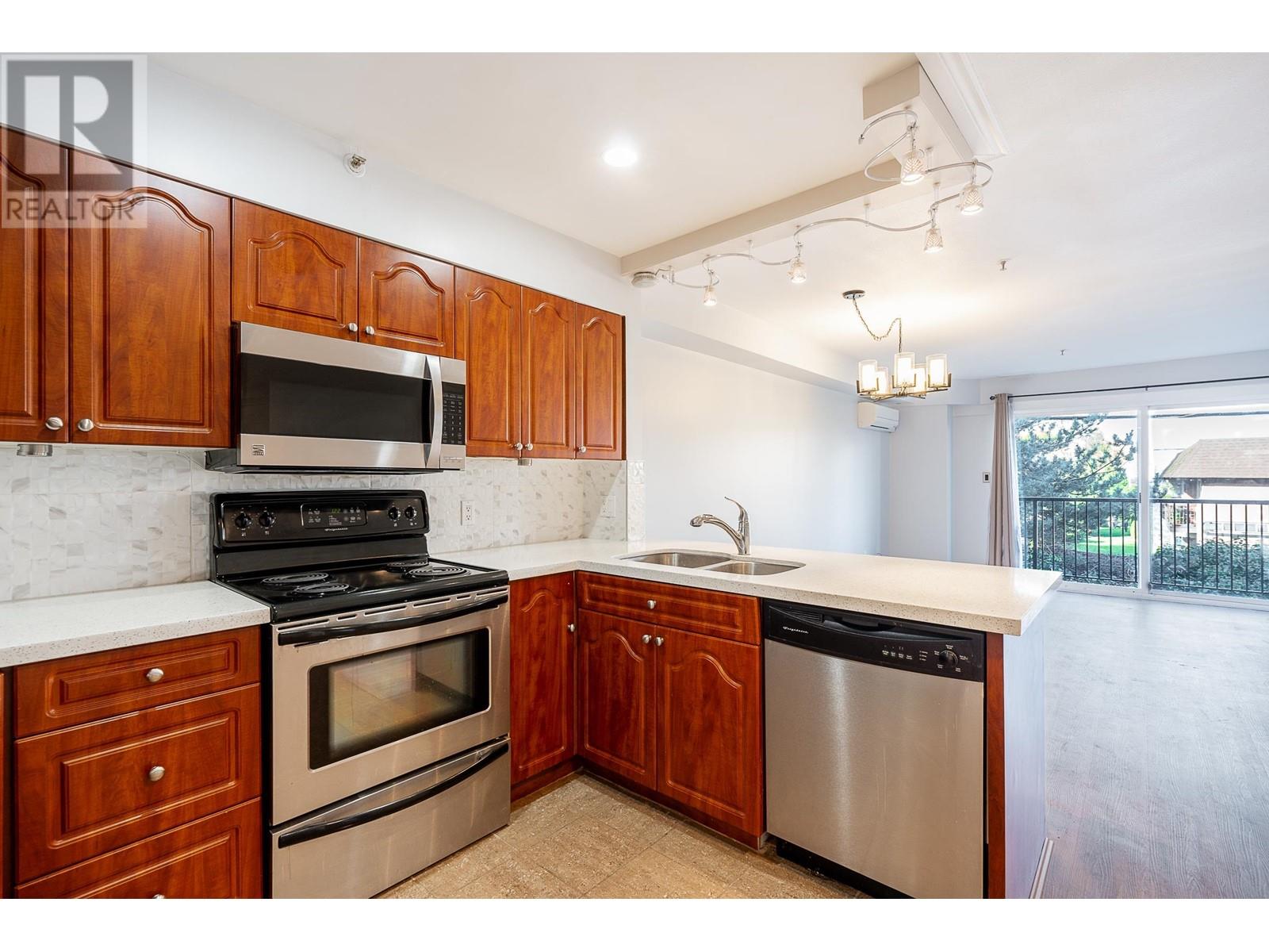 Listing Picture 14 of 38 : 208 633 W 16TH AVENUE, Vancouver / 溫哥華 - 魯藝地產 Yvonne Lu Group - MLS Medallion Club Member