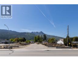2220/2270 10 Avenue SW, salmon arm, British Columbia