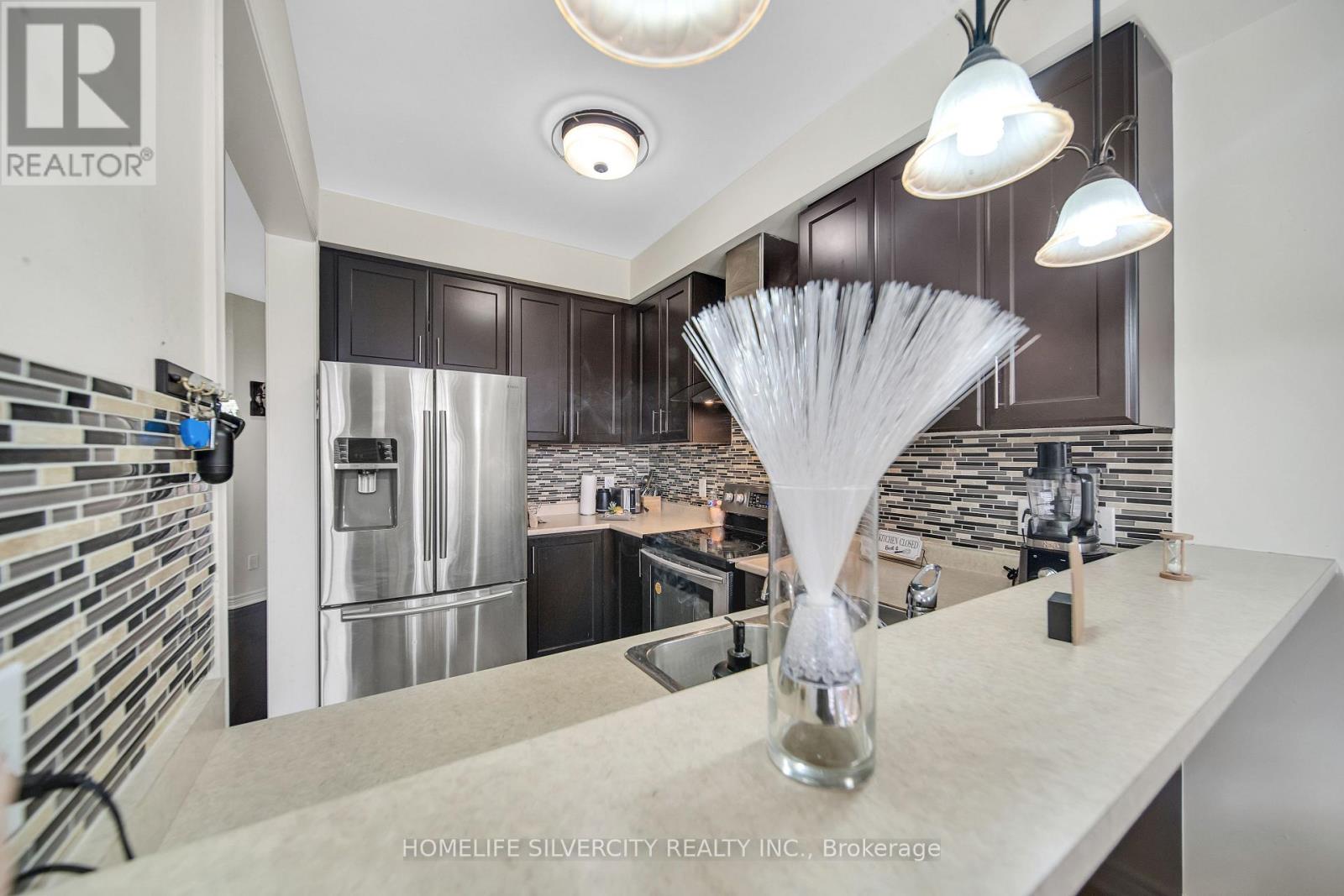 7 Pendulum Circle N, Brampton, Ontario  L6R 3N5 - Photo 17 - W11947461