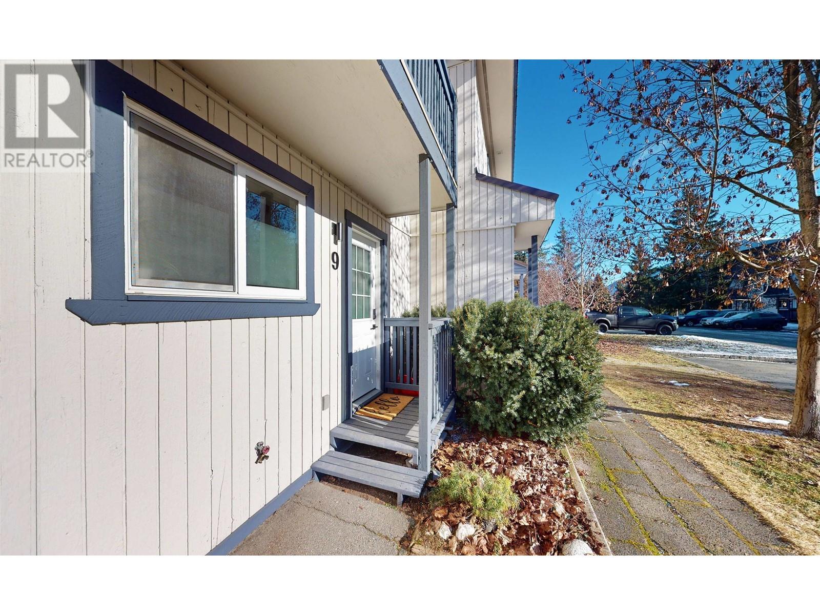 9 1470 Laurel Street, Pemberton, British Columbia  V0N 2L1 - Photo 3 - R2961796