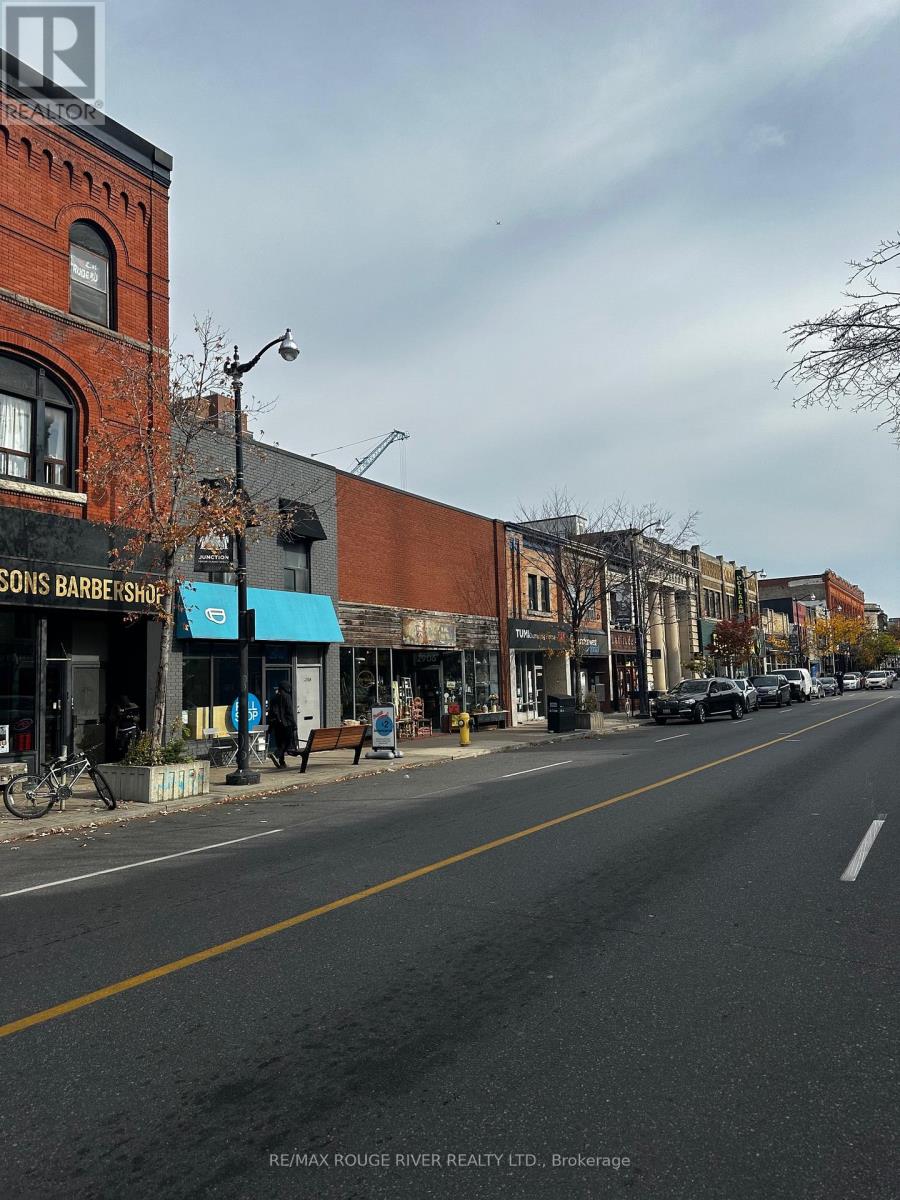 102 - 2925 Dundas Street W, Toronto, Ontario  M6P 1Z1 - Photo 2 - W11947660