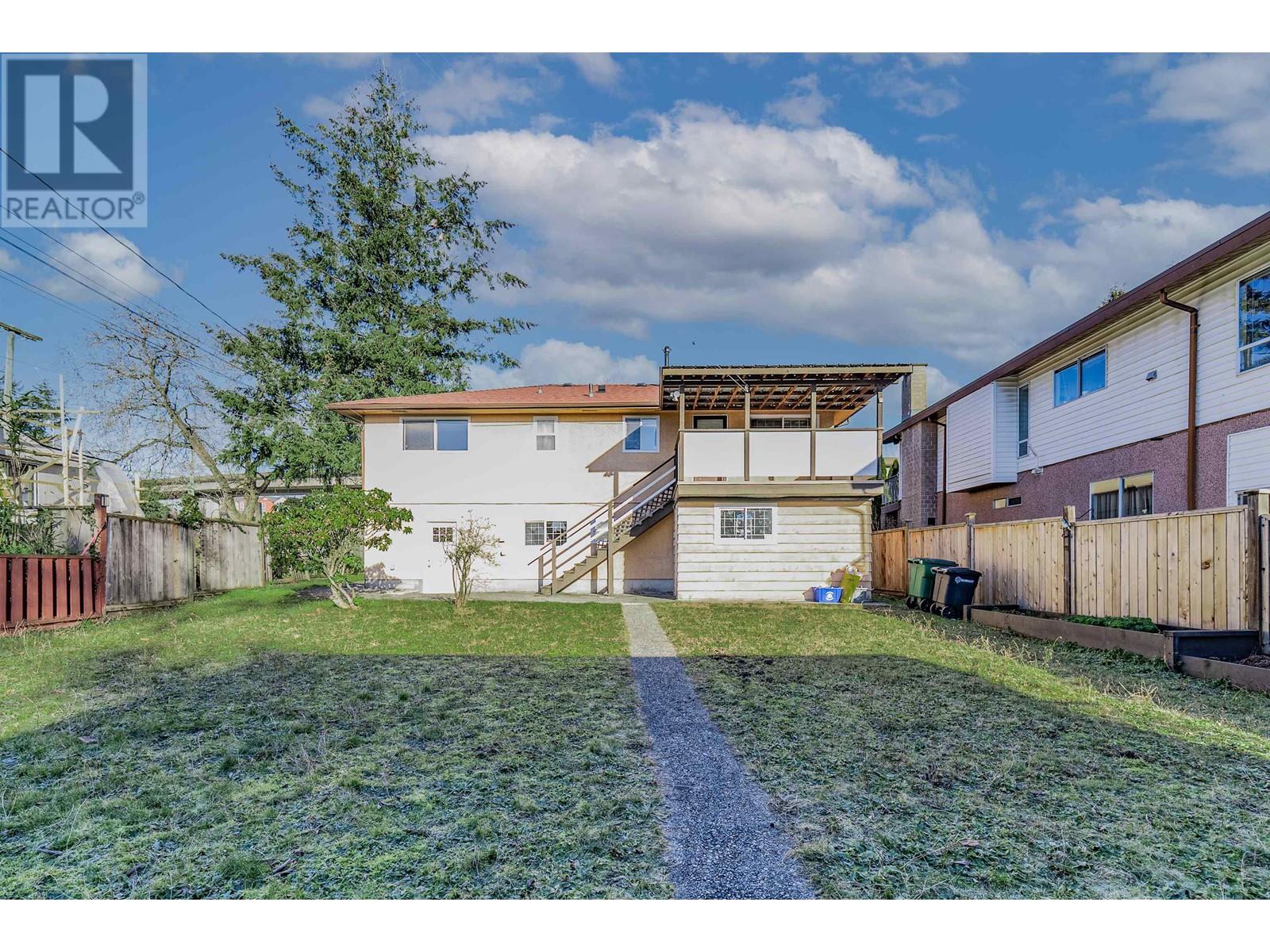 Listing Picture 13 of 25 : 6330 RUMBLE STREET, Burnaby / 本拿比 - 魯藝地產 Yvonne Lu Group - MLS Medallion Club Member