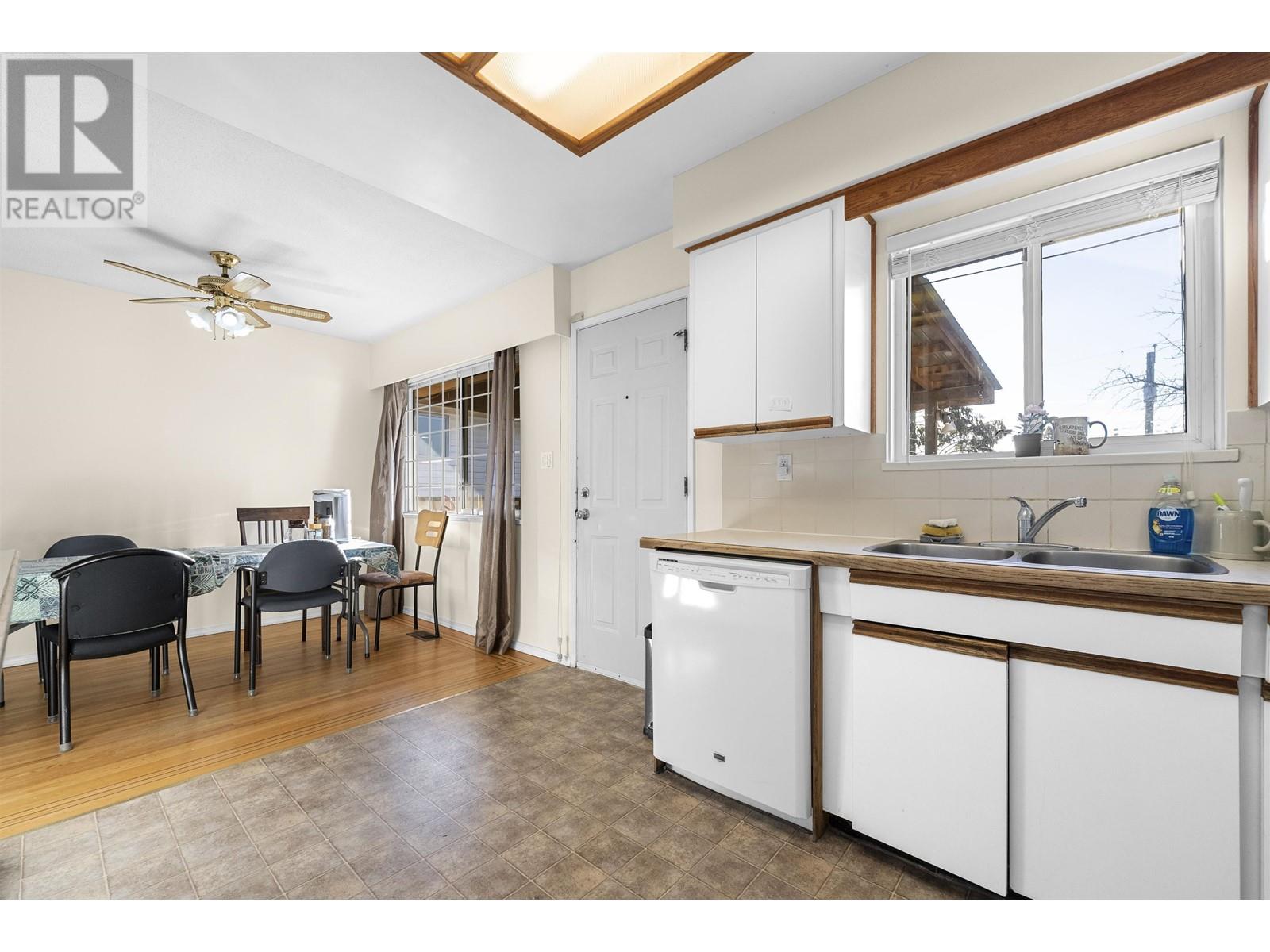 Listing Picture 19 of 25 : 6330 RUMBLE STREET, Burnaby / 本拿比 - 魯藝地產 Yvonne Lu Group - MLS Medallion Club Member