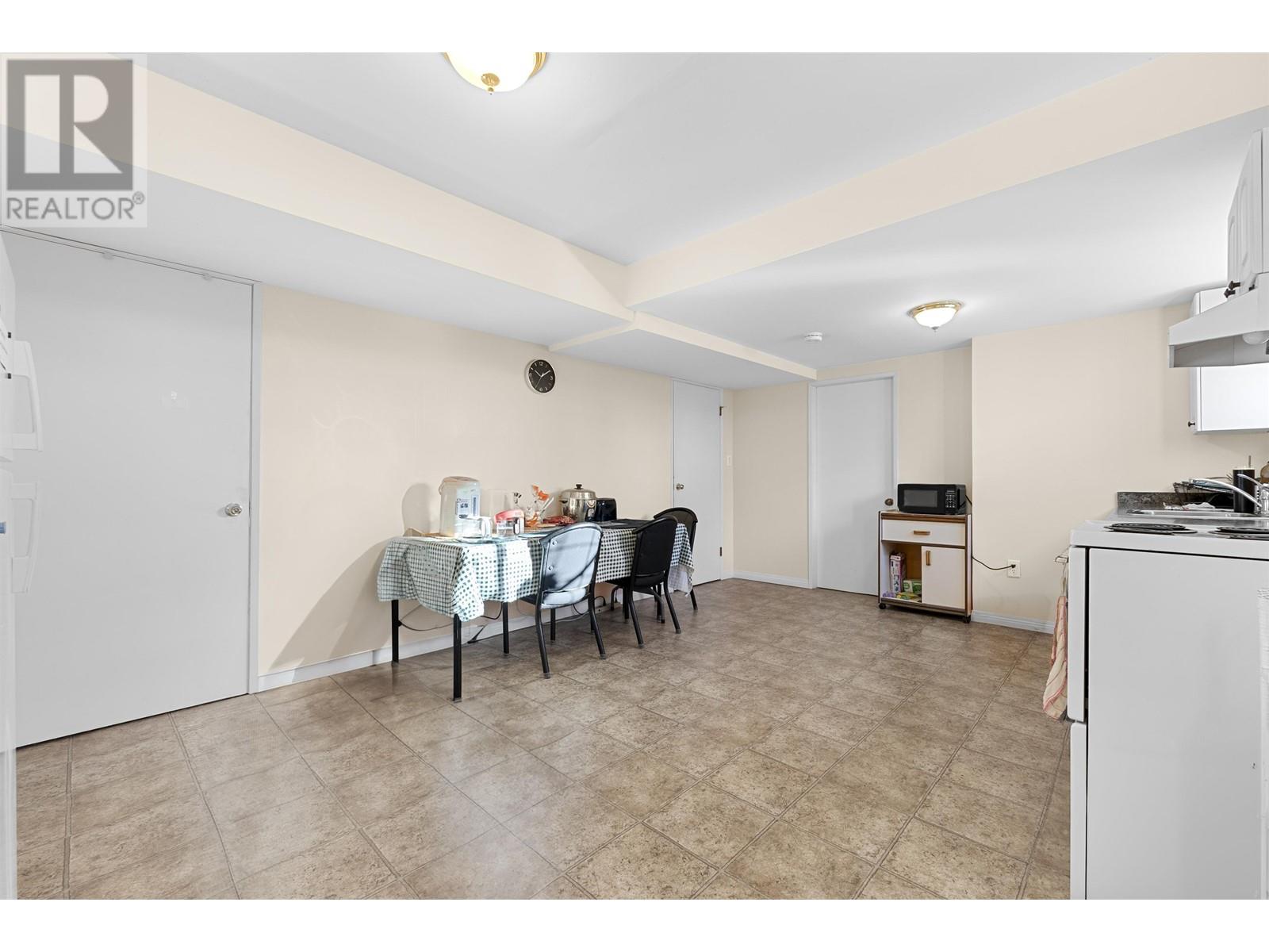 Listing Picture 24 of 25 : 6330 RUMBLE STREET, Burnaby / 本拿比 - 魯藝地產 Yvonne Lu Group - MLS Medallion Club Member