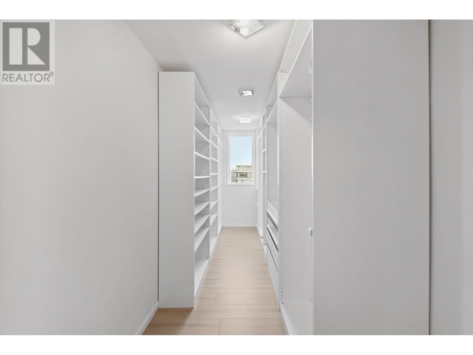 Listing Picture 16 of 28 : 1805 7888 ACKROYD ROAD, Richmond / 烈治文 - 魯藝地產 Yvonne Lu Group - MLS Medallion Club Member