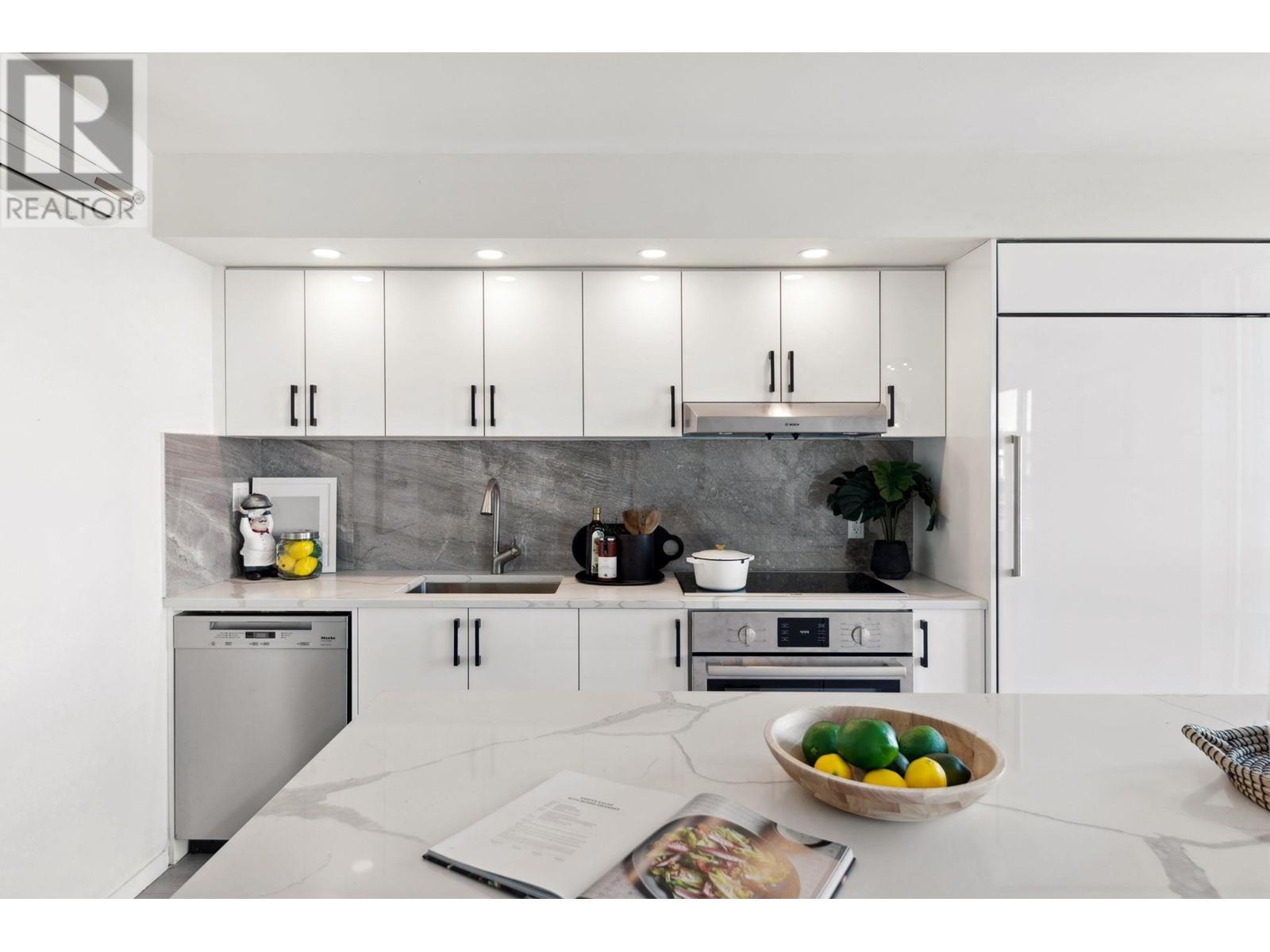 Listing Picture 8 of 28 : 1805 7888 ACKROYD ROAD, Richmond / 烈治文 - 魯藝地產 Yvonne Lu Group - MLS Medallion Club Member