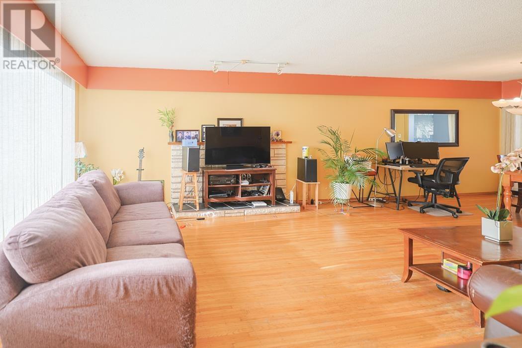 Listing Picture 3 of 25 : 1491 E 41ST AVENUE, Vancouver / 溫哥華 - 魯藝地產 Yvonne Lu Group - MLS Medallion Club Member