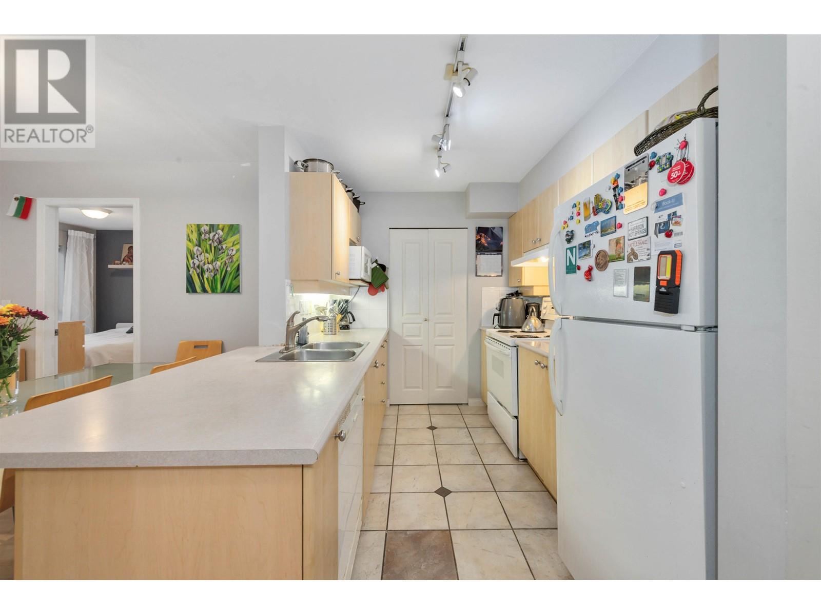 Listing Picture 10 of 25 : 307 3235 W 4TH AVENUE, Vancouver / 溫哥華 - 魯藝地產 Yvonne Lu Group - MLS Medallion Club Member