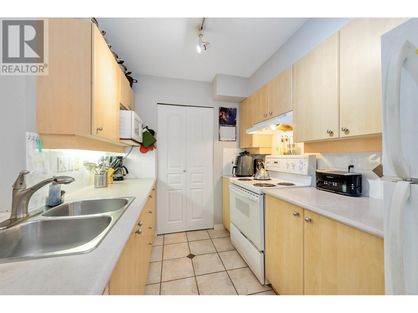 Listing Picture 11 of 25 : 307 3235 W 4TH AVENUE, Vancouver / 溫哥華 - 魯藝地產 Yvonne Lu Group - MLS Medallion Club Member