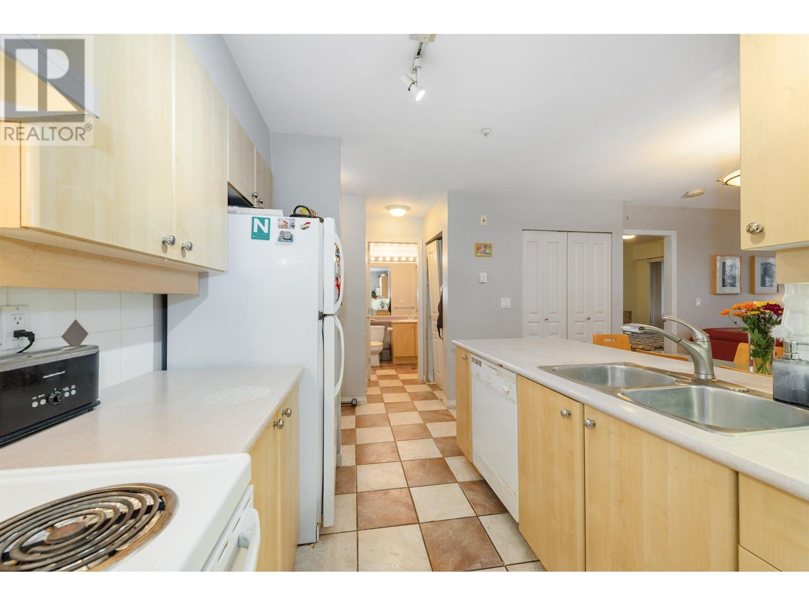 Listing Picture 12 of 25 : 307 3235 W 4TH AVENUE, Vancouver / 溫哥華 - 魯藝地產 Yvonne Lu Group - MLS Medallion Club Member