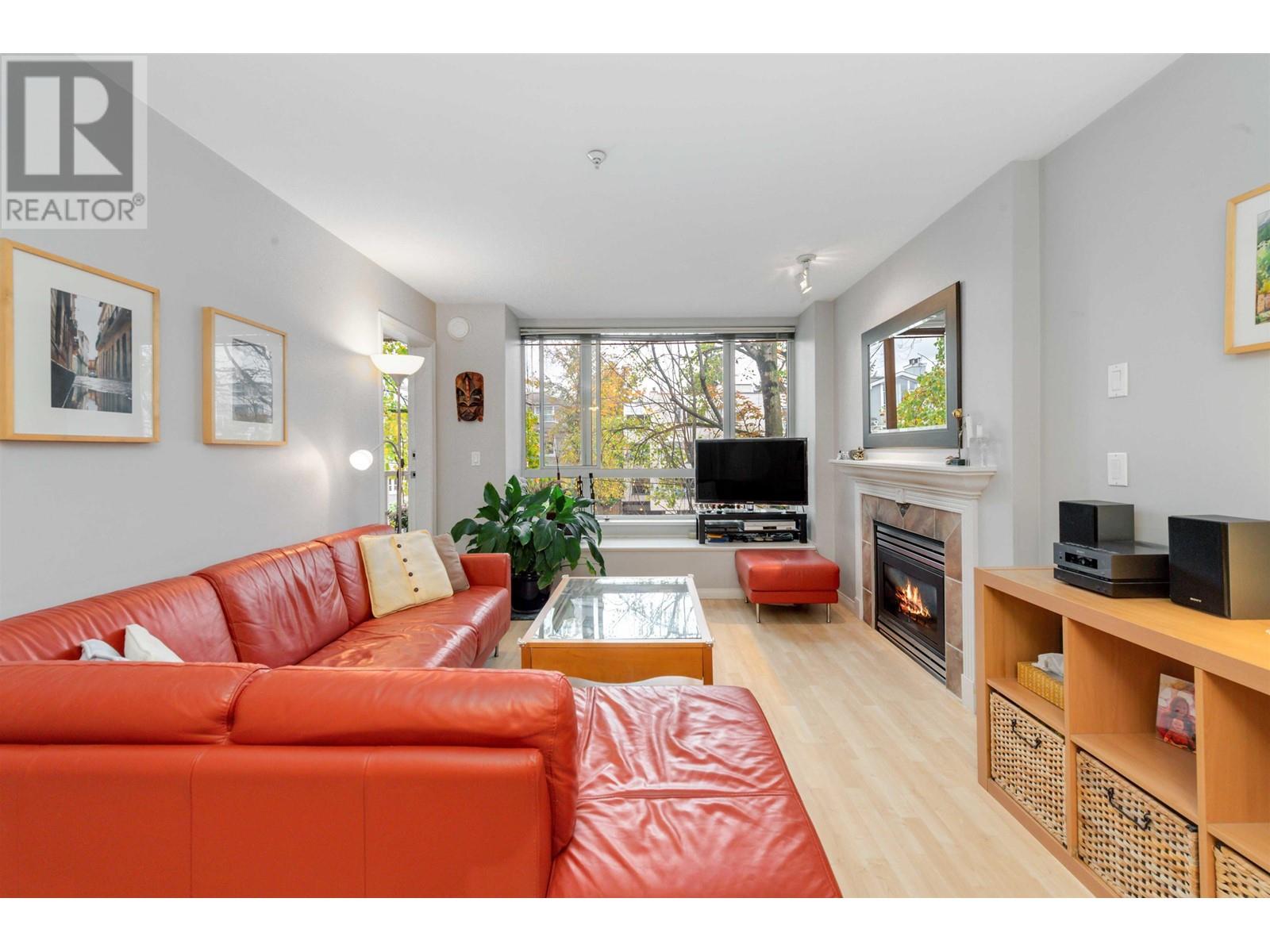 Listing Picture 2 of 25 : 307 3235 W 4TH AVENUE, Vancouver / 溫哥華 - 魯藝地產 Yvonne Lu Group - MLS Medallion Club Member