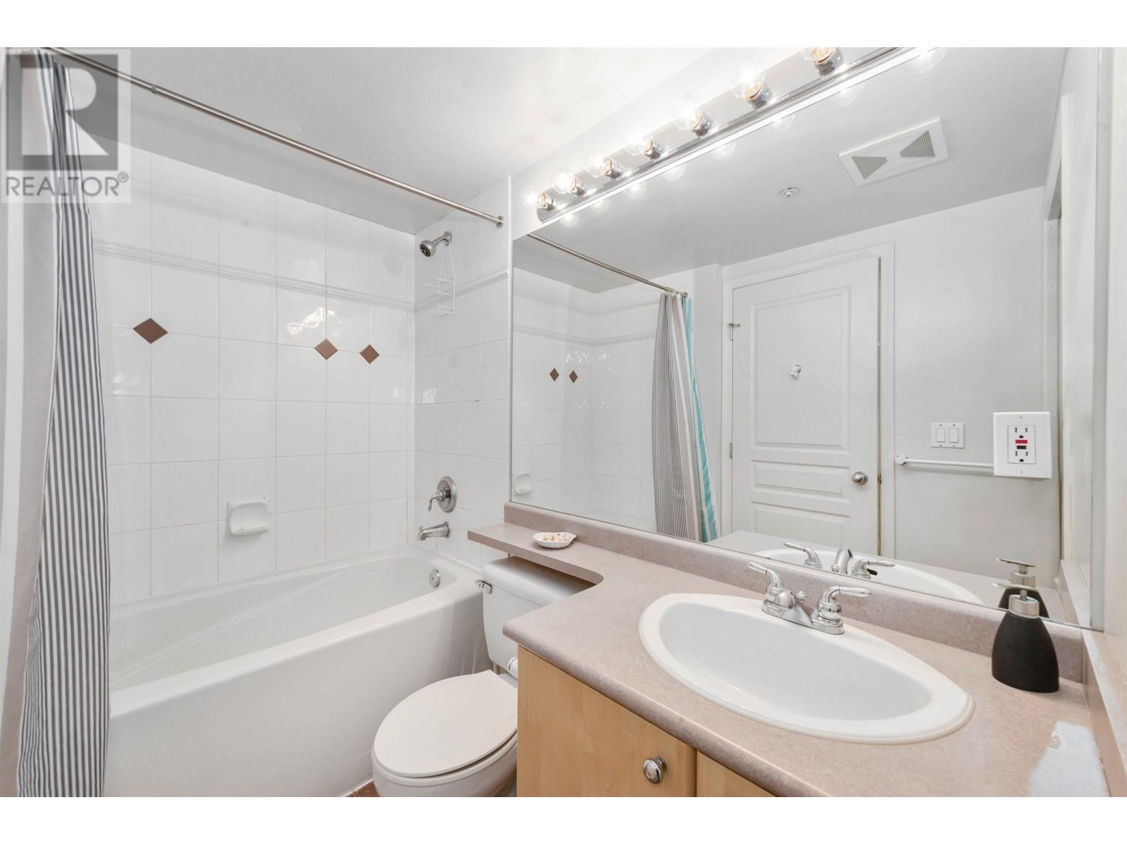 Listing Picture 21 of 25 : 307 3235 W 4TH AVENUE, Vancouver / 溫哥華 - 魯藝地產 Yvonne Lu Group - MLS Medallion Club Member