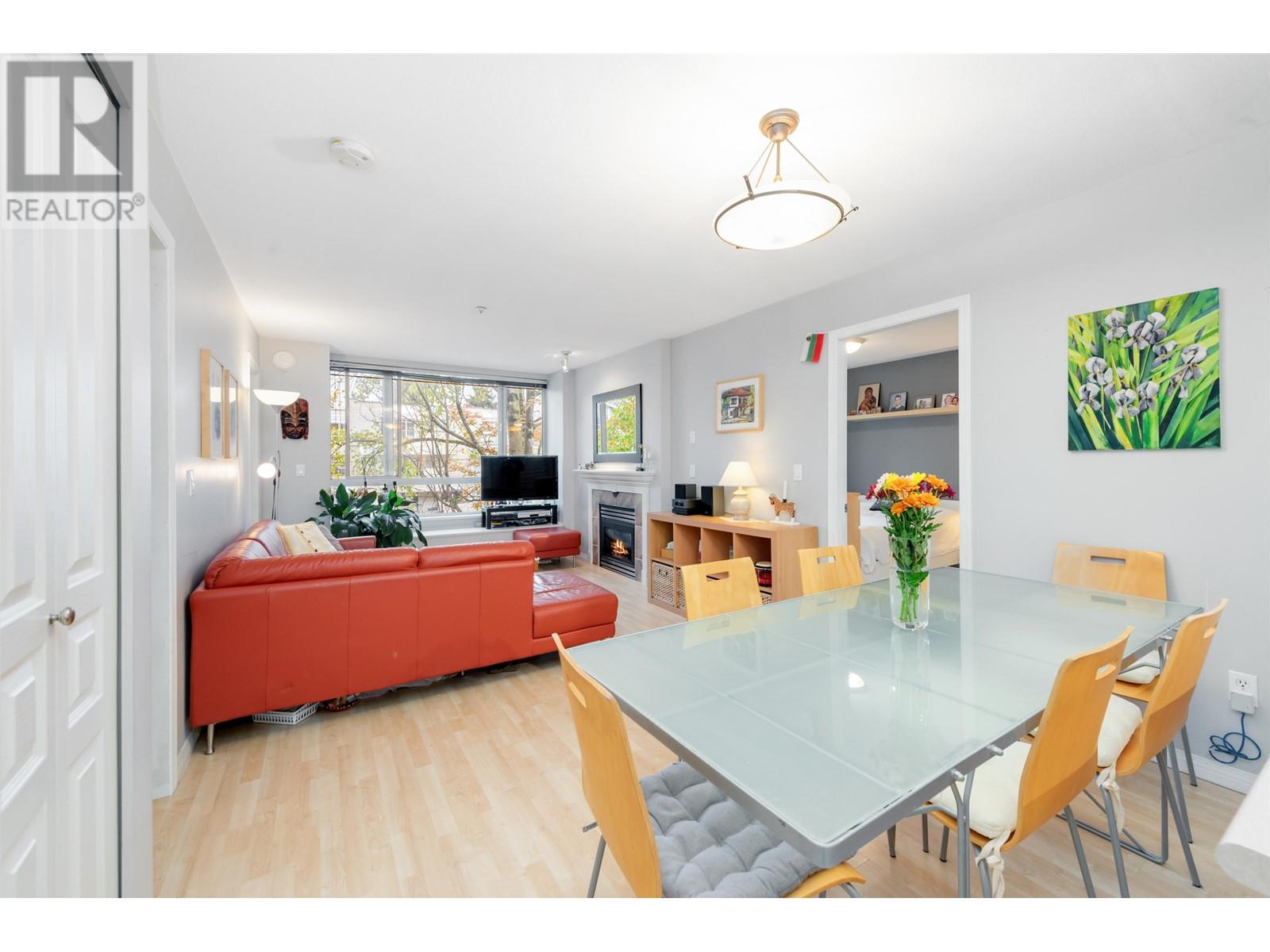 Listing Picture 4 of 25 : 307 3235 W 4TH AVENUE, Vancouver / 溫哥華 - 魯藝地產 Yvonne Lu Group - MLS Medallion Club Member