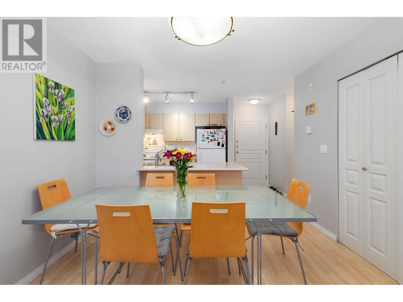 Listing Picture 9 of 25 : 307 3235 W 4TH AVENUE, Vancouver / 溫哥華 - 魯藝地產 Yvonne Lu Group - MLS Medallion Club Member