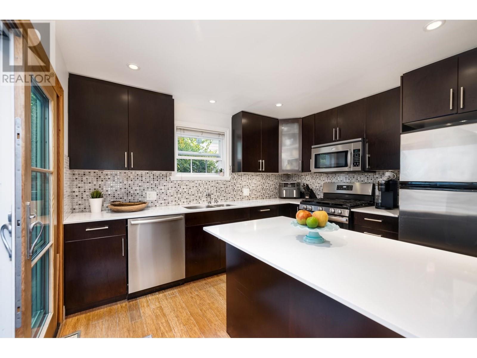 Listing Picture 12 of 39 : 431 HEATLEY AVENUE, Vancouver / 溫哥華 - 魯藝地產 Yvonne Lu Group - MLS Medallion Club Member